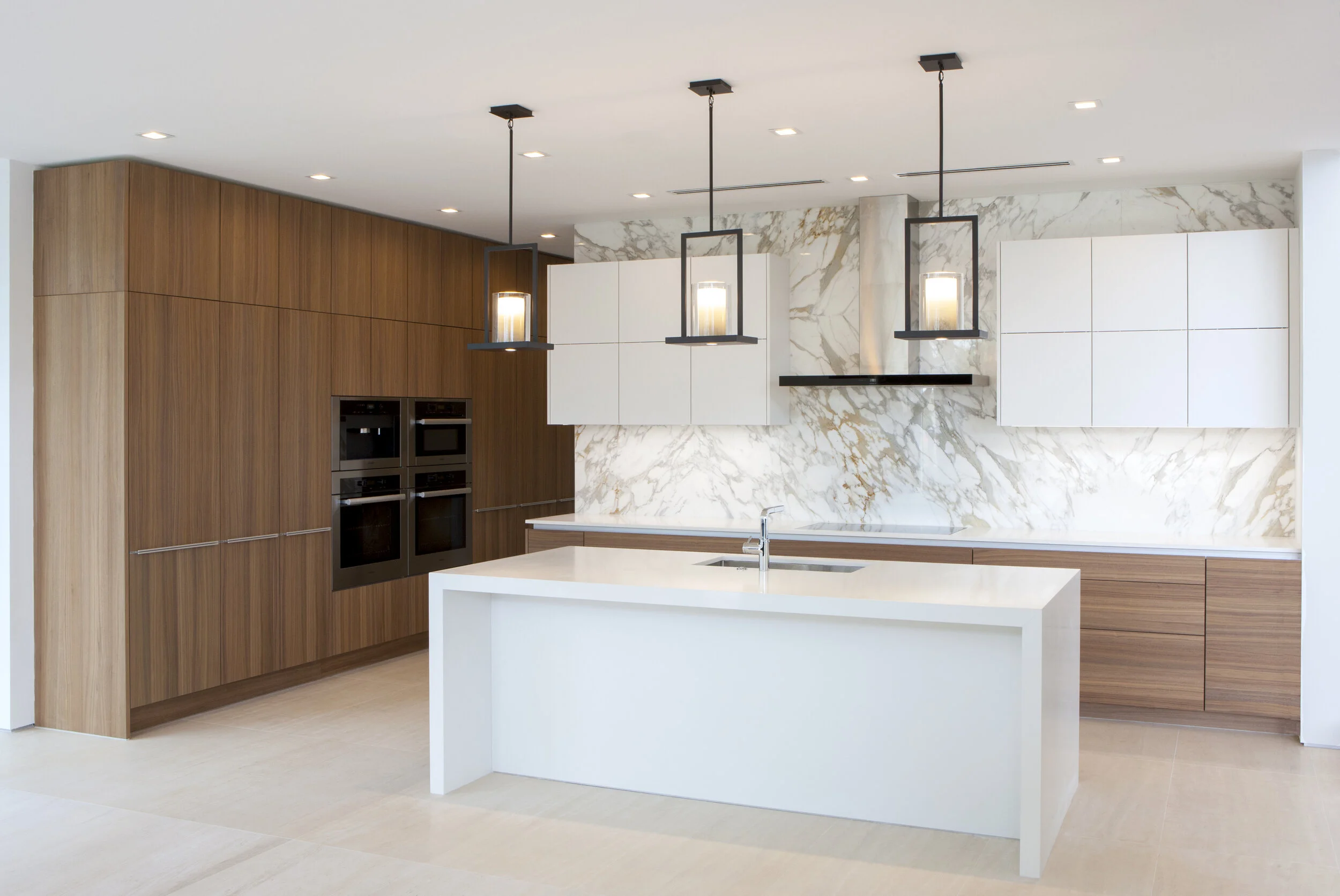 Barcelona Drive Modern Kitchen