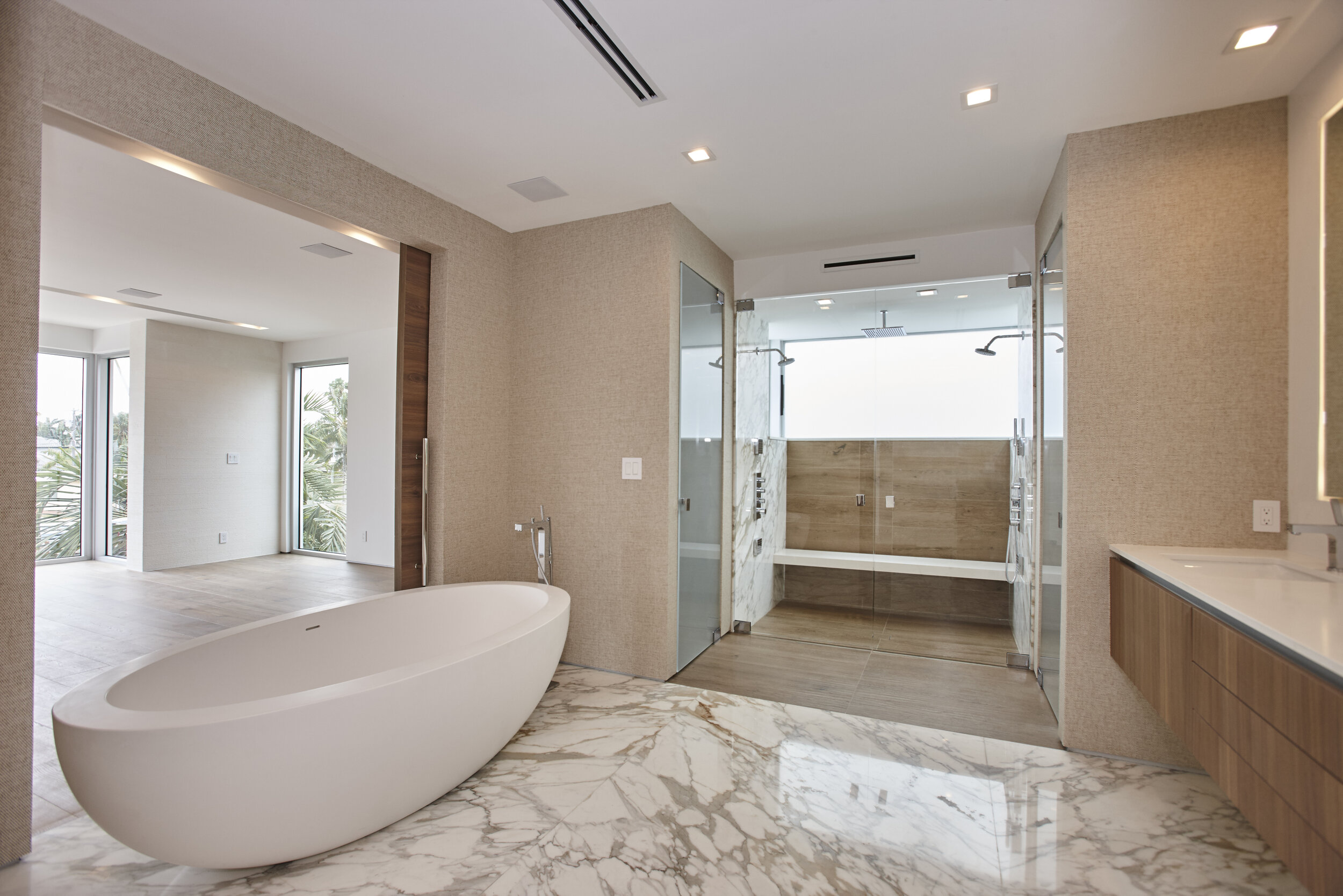 Barcelona Drive Spa Tub and Shower