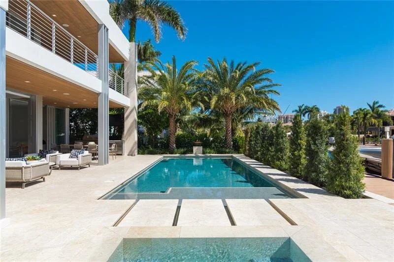 Barcelona Drive Pool area
