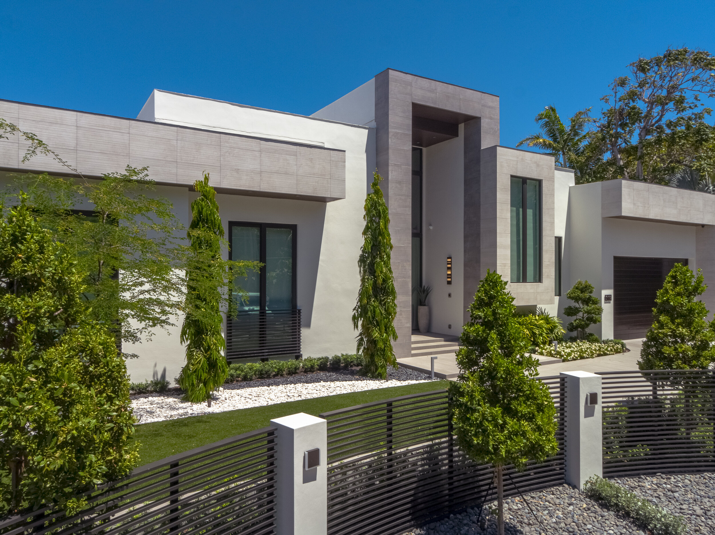 Riviera Drive Modern home