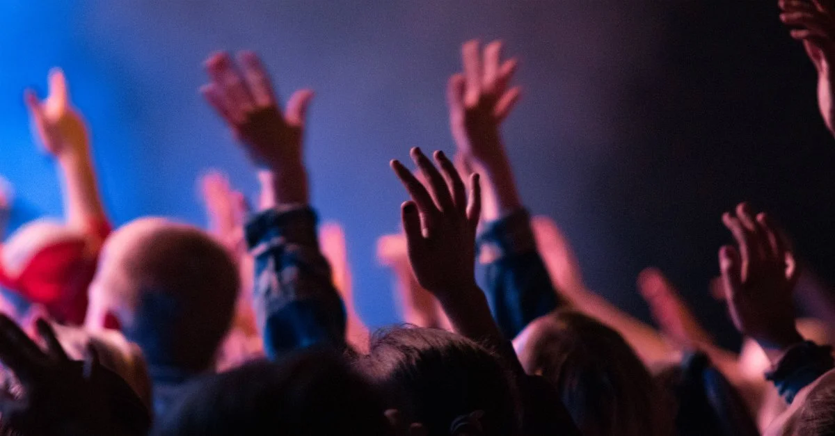 5515-congregation-hands-up-in-worship-gettyimages-.jpg