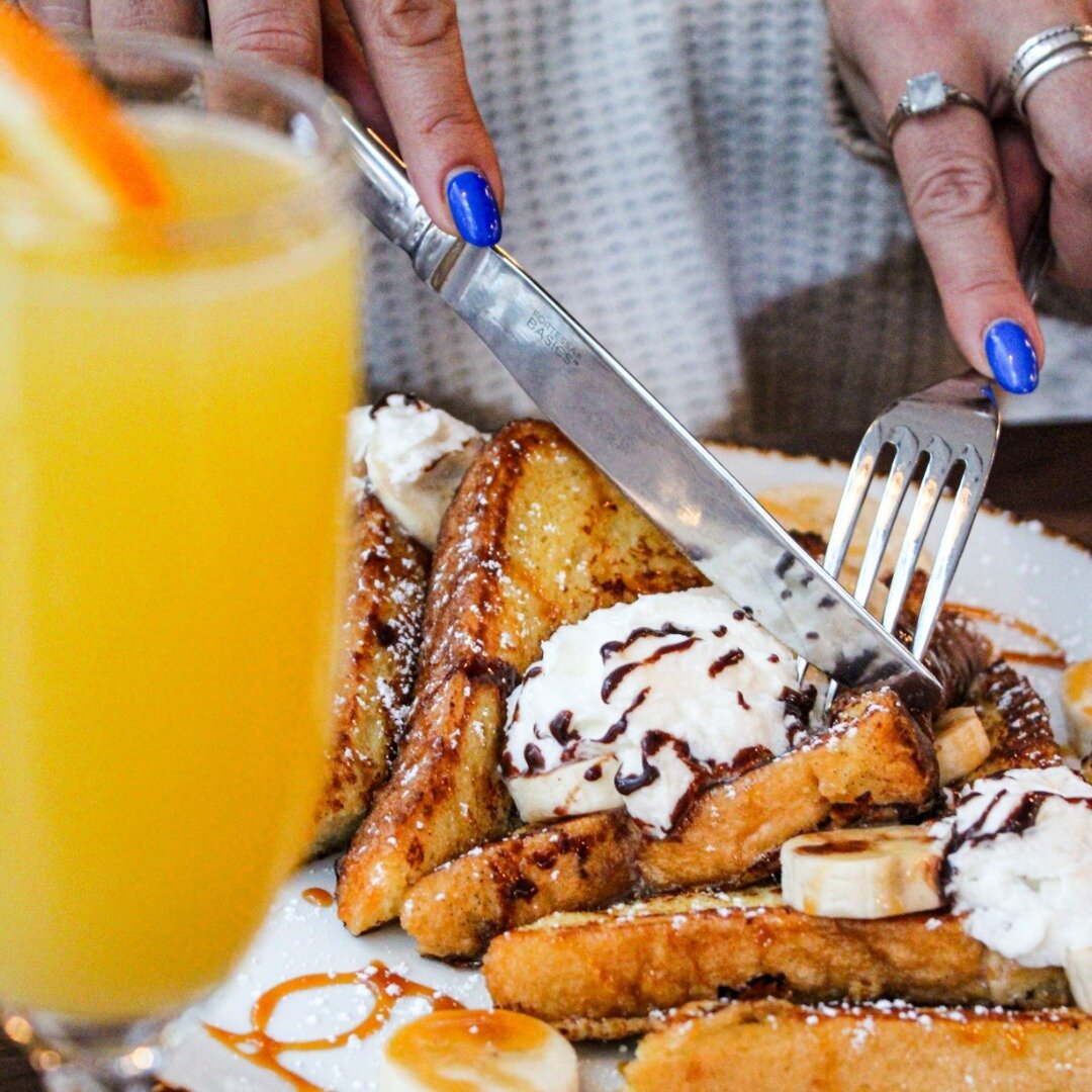 Hoppy Easter weekend! 🐇 Join us for Mimosa Brunch today!
.
.
.
.
#rivernorthbistro #rivernorthchicago #chicagofood #brunch #chicagobrunch #mimosas #saturdaybrunch #bottomlessmimosas #bottomlessbrunch #rivernorth #greaterrnba #chicagobars #ChicagoFoo