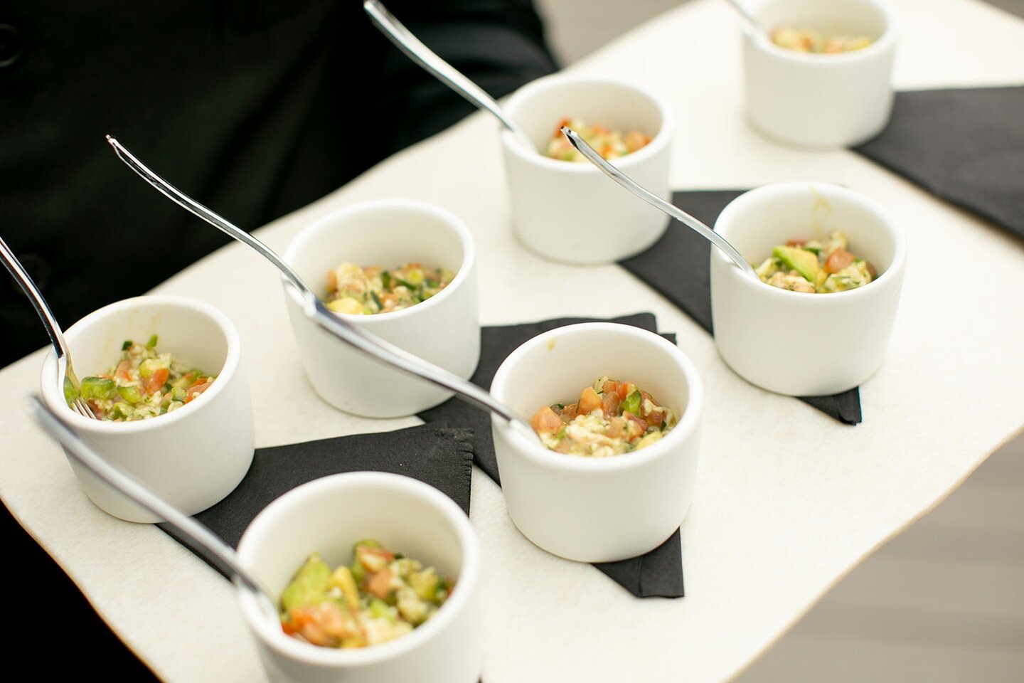 You had us at ceviche 😋🦐🥑 Serve fresh Ceviche Mexicano at any LM event! Made with shrimp, tomato, poblano, cilantro, and avocado 🤤

📸 @ryanmoorephotography
.
.
.
#lmcaters #chicagocatering #chicagoeventvenue #cateringchicago #ceviche #smallbites