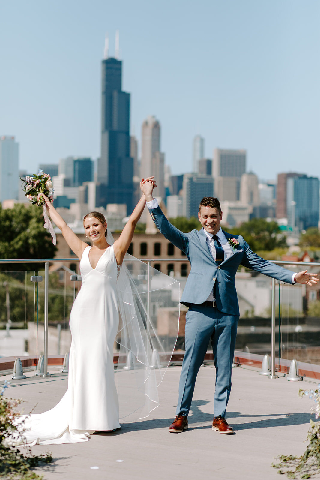 That &ldquo;just married&rdquo; feeling 💍🥂

📸 @kearneyraephoto
.
.
.
#lacunaevents #lacunalofts #chicagoeventvenue #chicagowedding #rooftopwedding #weddingphotography #ChicagoWeddings #ChicagoEvents #brideinspiration #huffpostweddings #weddingforw