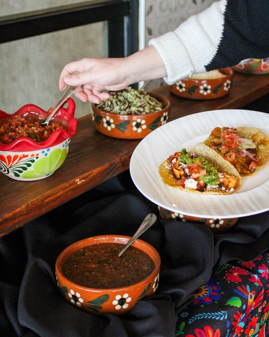 BYOT 🌮 (that&rsquo;s build-your-own-taco for short 😉)

No event is complete without a taco station!🤤 Chat with our team on how you can get the LM Taqueria at your next event with LM Catering &amp; Events! 
.
.
.
#lmcaters #chicagocatering #caterin