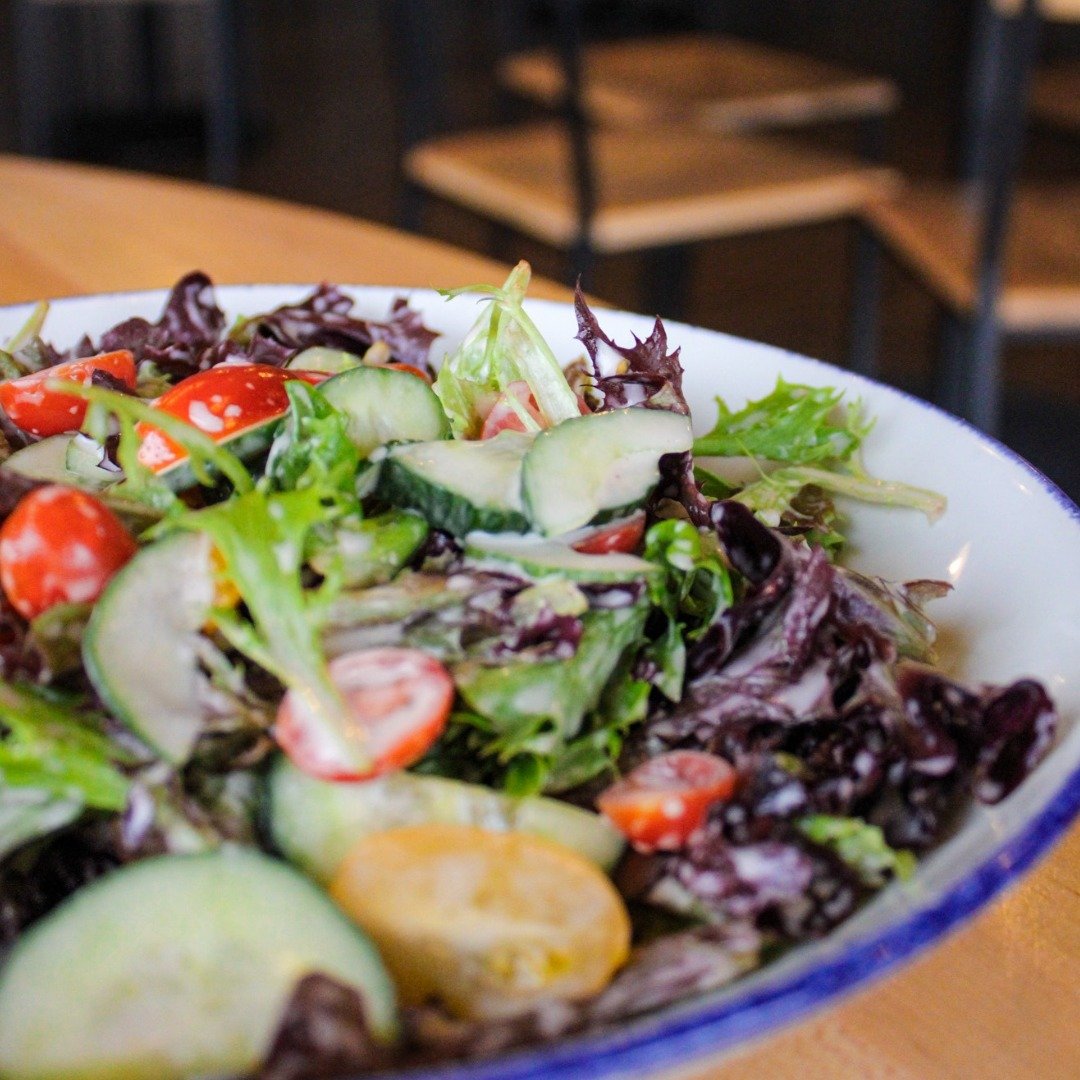 Sunday reset! Let's refresh with the House Salad 🥗
.
.
.
#landandlakerosemont #rosemontillinois #lunchfood #chicagofood #chicagosuburbs #happyhour #patioseason #midwestfoodie  #weekendspecials #familydinner #chicagofood #chicagofoodie