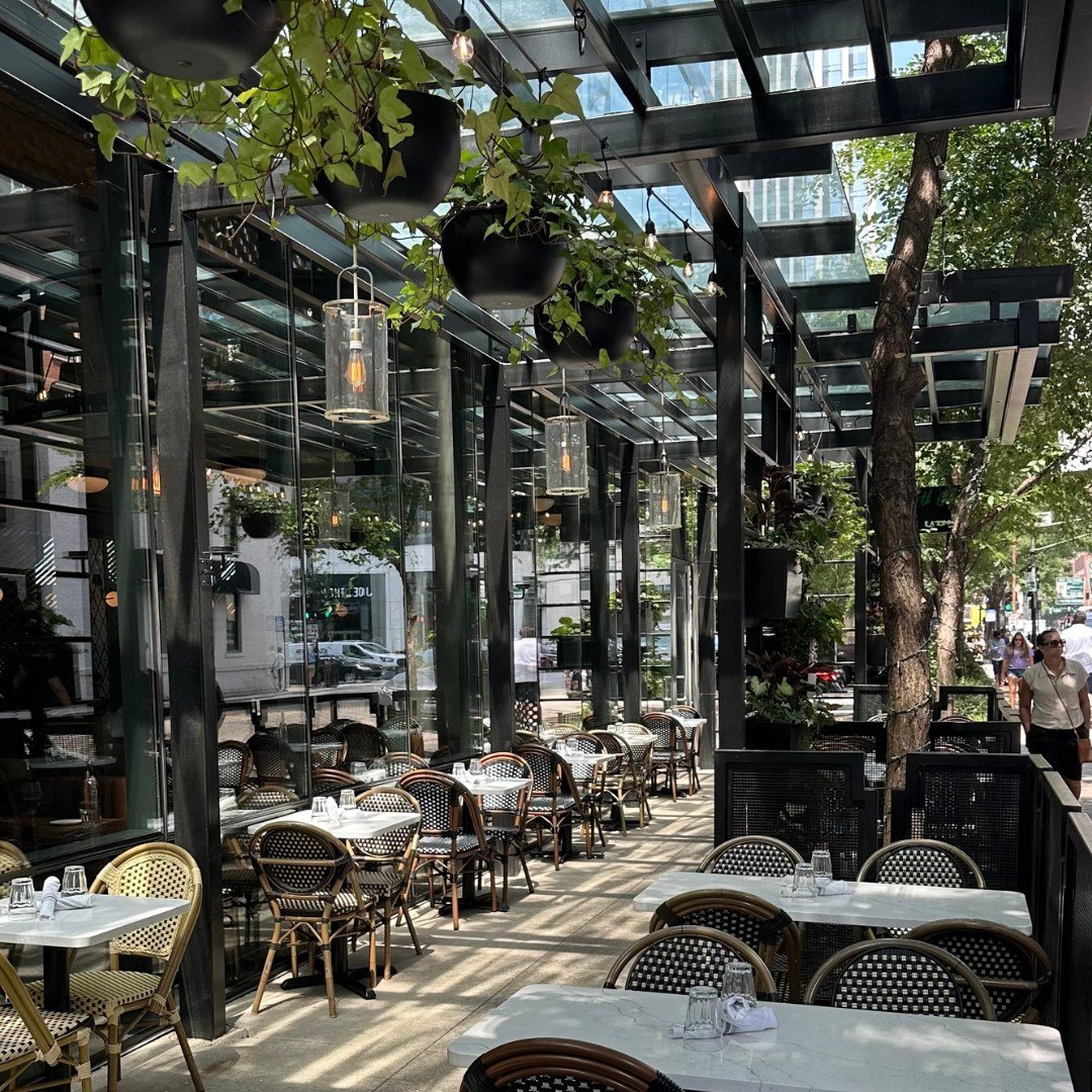 Join us on the patio this weekend! ☀️ 
.
.
.
#rivernorthbistro #rivernorthchicago #chicagorestaurants #chicagofood #chicagohappyhour #rivernorth #cocktails #happyhourdrinks #happyhour #greaterrnba #chicagobars #ChicagoFoodie #infatuationchi #eaterchi
