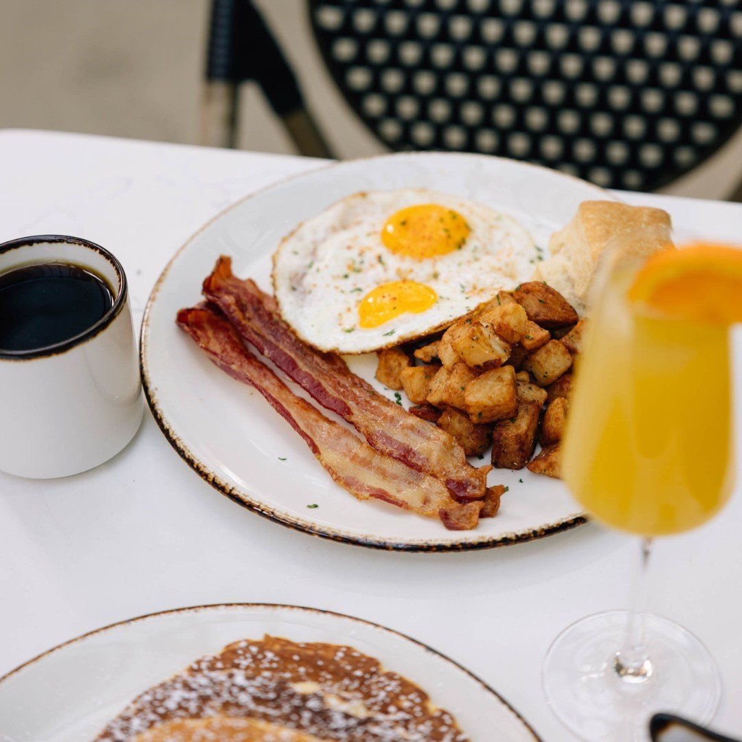 Treat your favorite mom to brunch! Join us for an hour and a half of bottomless mimosas, available with the purchase of an entree 🌻 Make your reservation now!
.
.
.
#rivernorthbistro #rivernorth#rivernorthbistro #rivernorthchicago #chicagorestaurant