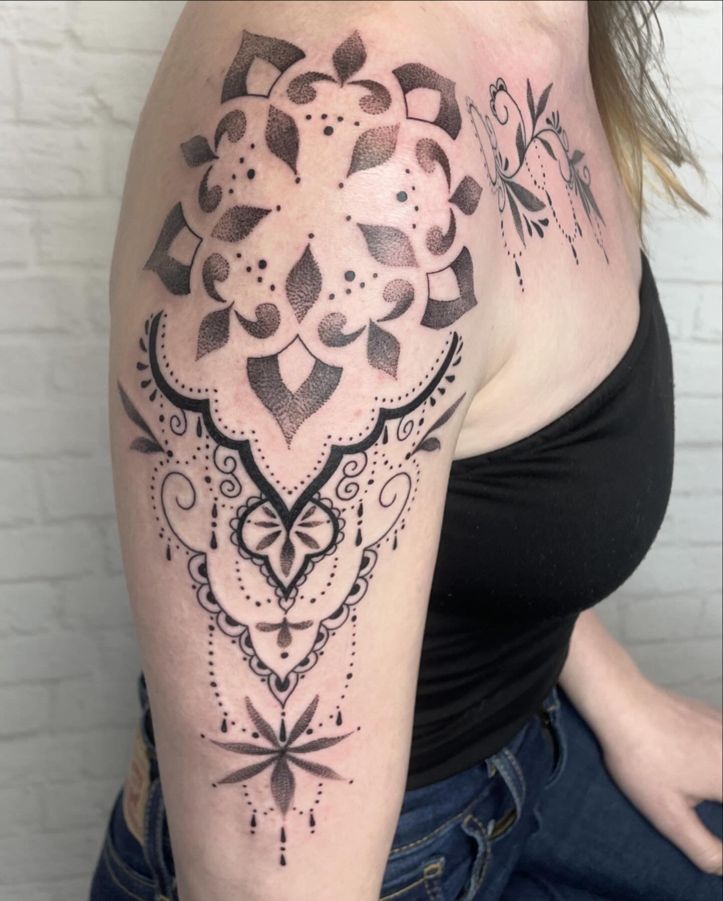 Clean ornamental work from @genevieveink swipe to see those details 😍

Genevieve is booking May, give the shop a call to get on her schedule! 720.904.8904

Using #thesolidink #dynamicink #eternalink #cheyennetattooequipment #ambitiontattoo_amz