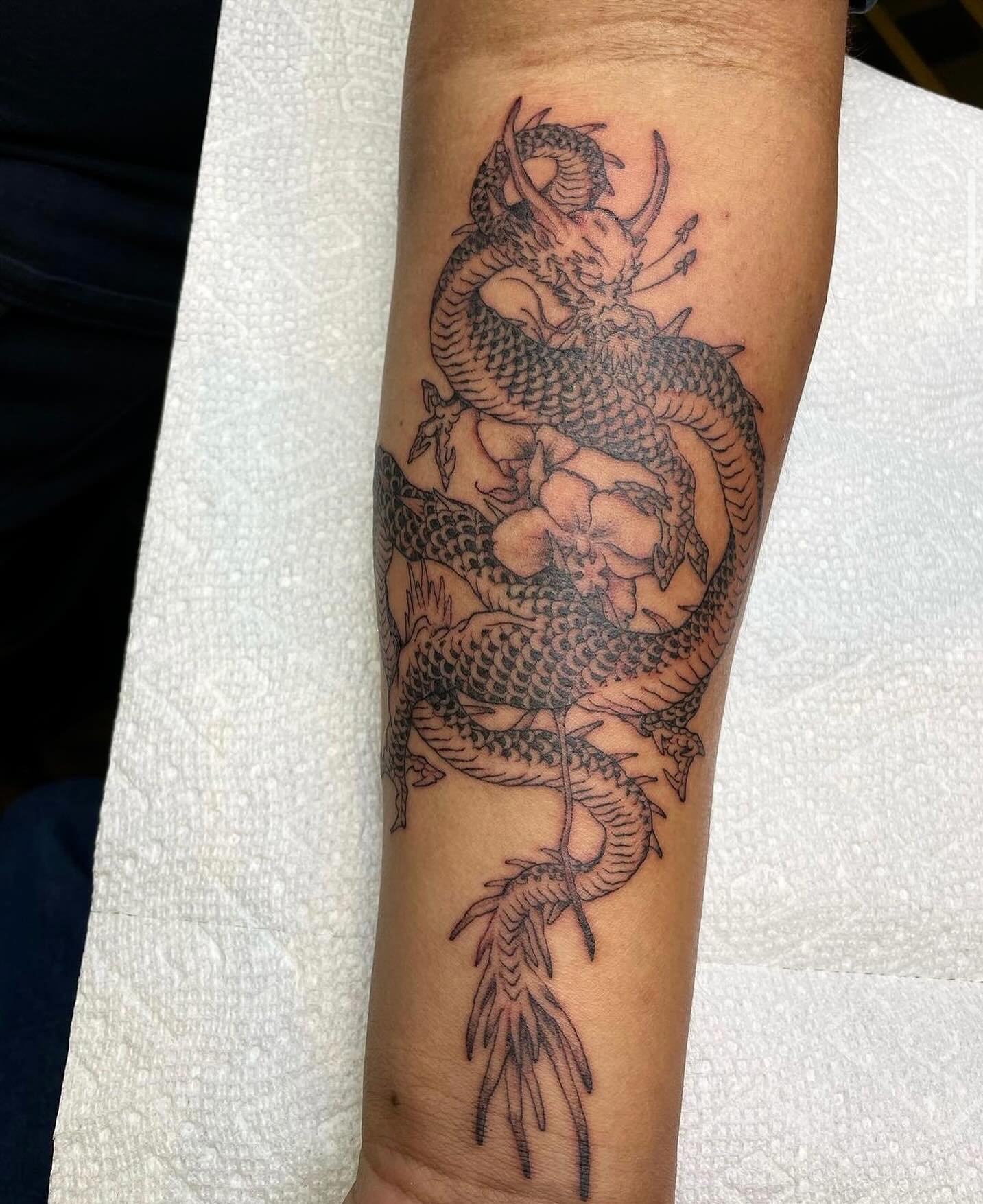@space.one_ with this amazing Chinese dragon 🔥
.
Call the shop to book with @space.one_ 
.
720.904.8904
.
Using #dynamicink #bishoprotary #blackclaw