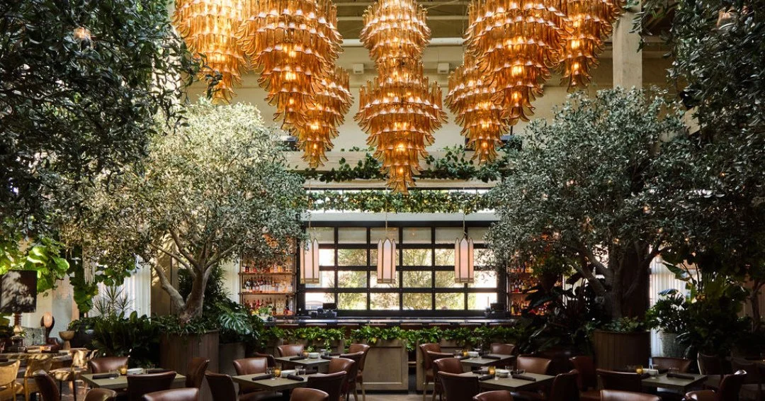 Swipe for a 360&deg; view of the beautiful @abarestaurant in Wedgewood-Houston &mdash;warm light, layered materials, and energy in every direction.⁠
⁠
Created in collaboration with @lettuceentertainyou. ⁠
.⁠
Project: @abarestaurant Architecture &amp;