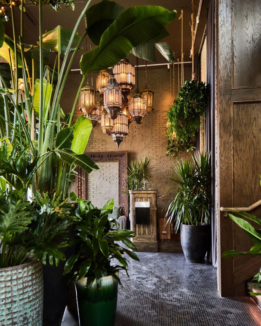 Design in the details.⁠
⁠
From warm textures to layered lighting, every corner of @abarestaurant Nashville in Wedgewood-Houston is built for atmosphere. ✨⁠
⁠
Created in collaboration with @lettuceentertainyou. ⁠
.⁠
Project: @abarestaurant Architectur