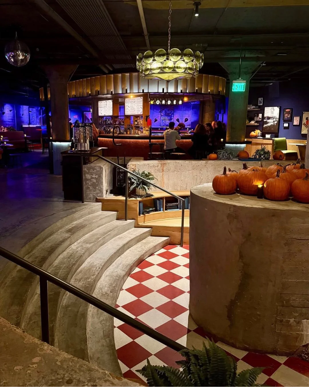 A little fall spirit at @closecompanybar.⁠
Pumpkins, cocktails, and the kind of glow only October brings.⁠
.⁠
Project: @closecompanybar Architecture &amp; Design⁠
Photos: @katiehalm and @madisonclairehoadley