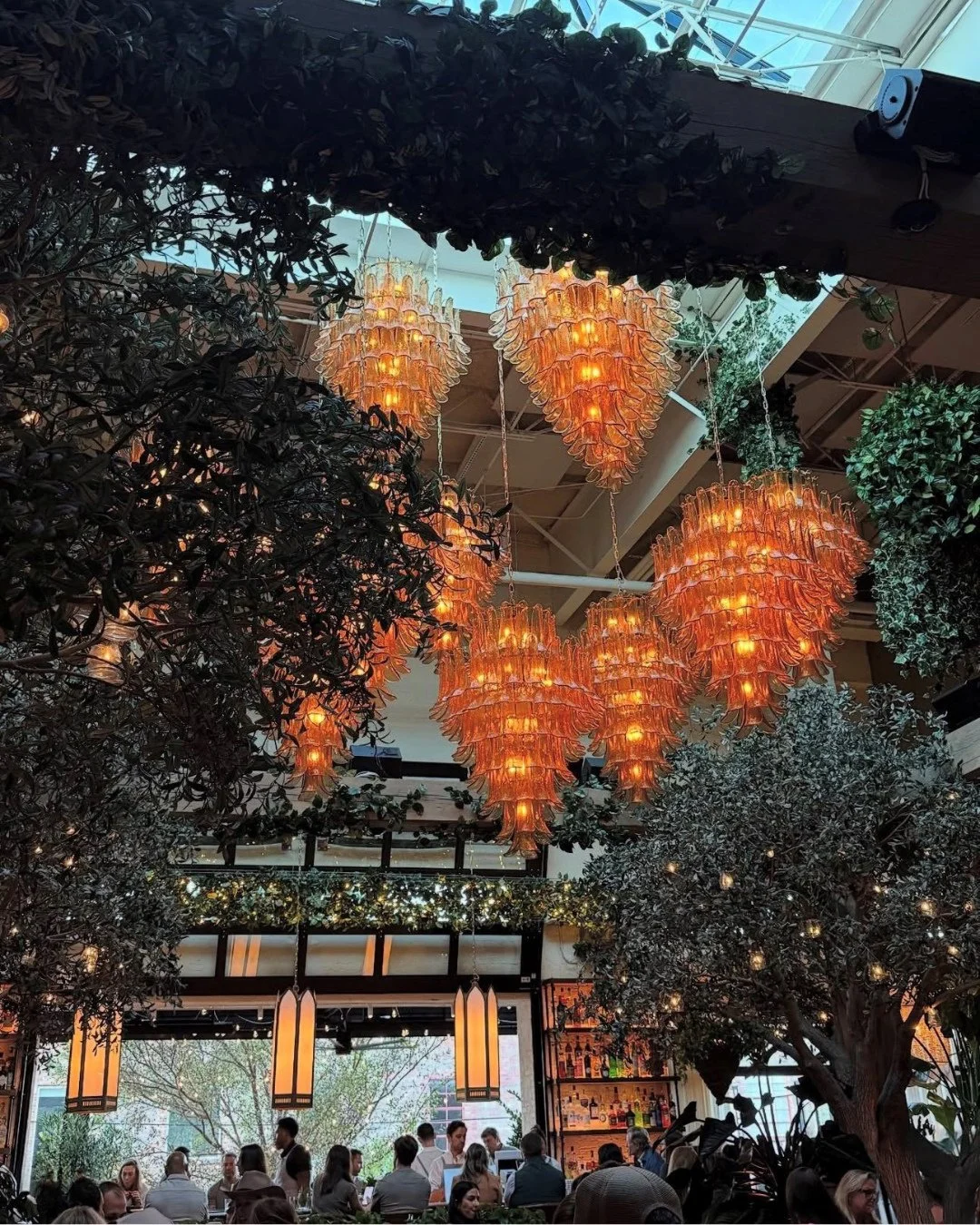 Stepping into the season @abarestaurant Nashville in Wedgewood-Houston&mdash;where the glow gets warmer and the details shine even brighter this time of year.⁠
⁠
Created in collaboration with @lettuceentertainyou.⁠
.⁠
Project: @abarestaurant Architec