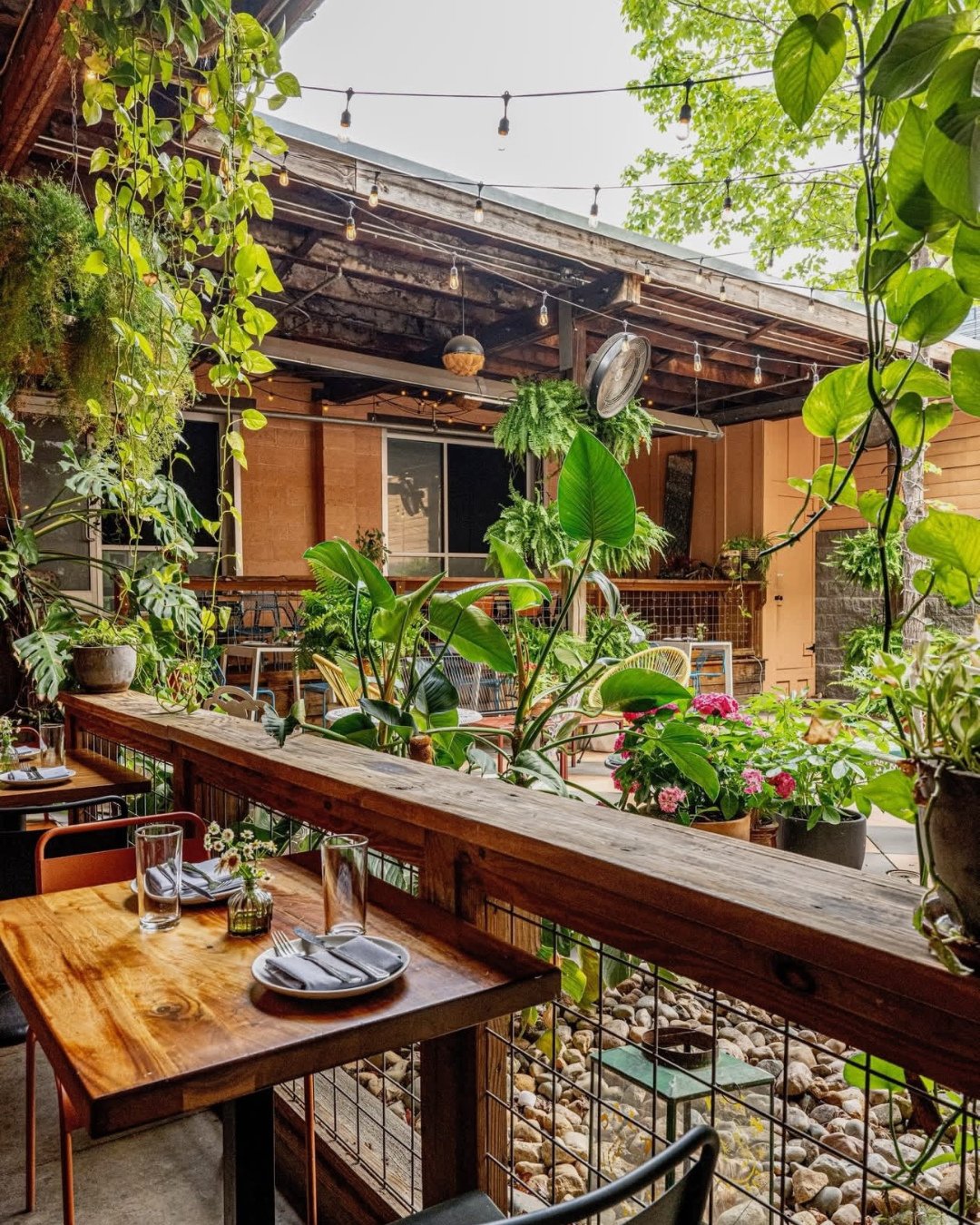 Patio season, officially. 🍾 ✨⁠
⁠
@butcherandbee &mdash; where good design meets good weather. Spaces like this are built for gathering, lingering, and making the most of a Nashville evening. ⁠
.⁠
Project: @butcherandbee Design Build