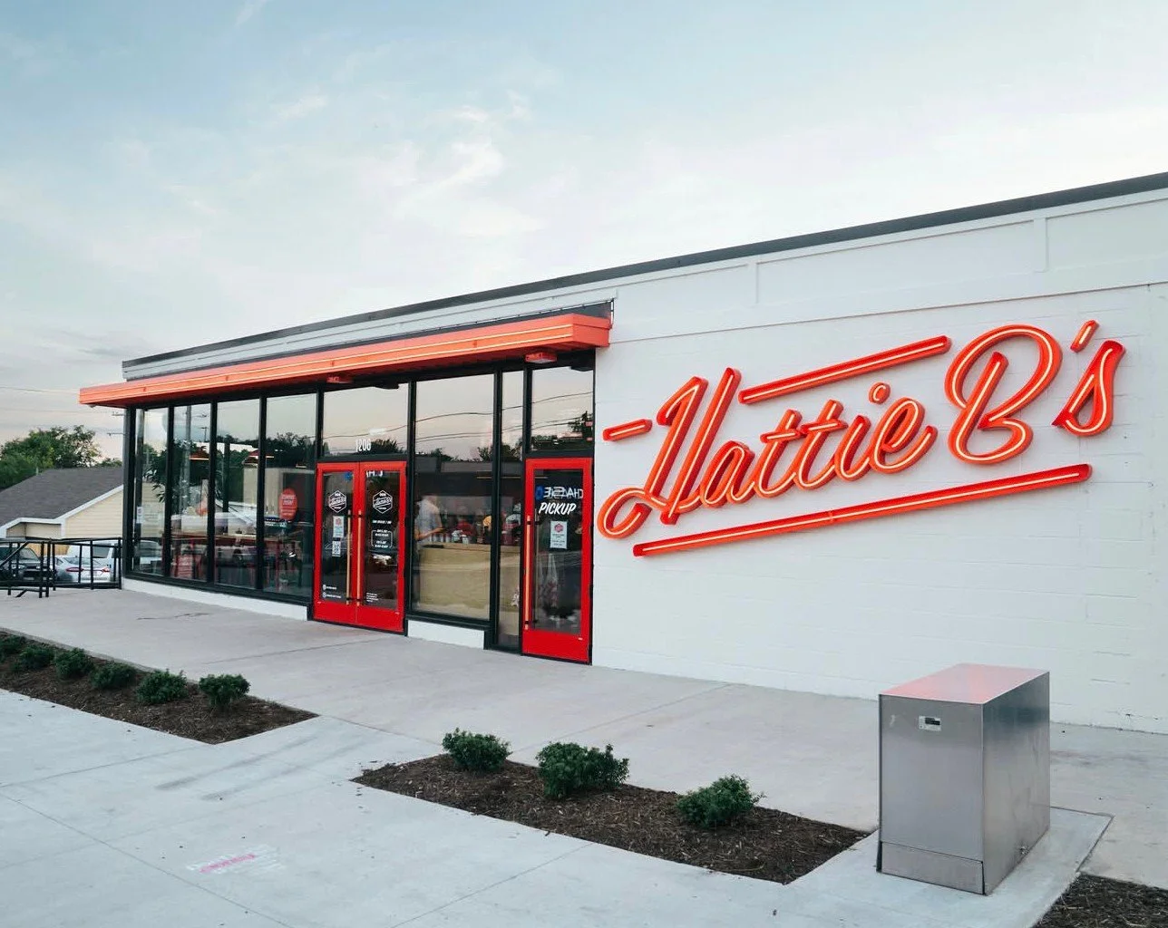 New to the neighborhood and built for sunny days.⁠
⁠
Hattie B&rsquo;s East Nashville &mdash; good food, bold details, and a patio made for hanging out awhile.⁠
.⁠
Project: @hattiebs East - Design Build⁠
Photos: @loadedforbear