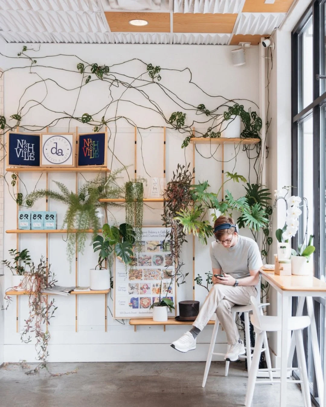 Starting the week with good coffee, something sweet, and a little sunshine. ☕️⁠
.⁠
Project: @dandrewsbakery - Architecture &amp; Interiors ⁠
Photos: @visitmusiccity