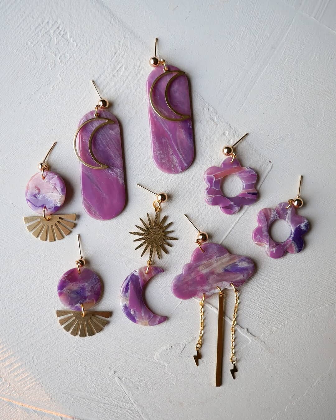 40 unique pairs of earrings are dropping tomorrow and I'm honestly GIDDY. I can't wait for you to see them!! Wednesday at 8 central ✨

Don't forget: Mother's Day is only a few weeks away - if you've got a mom in your life, this is your chance! Follow