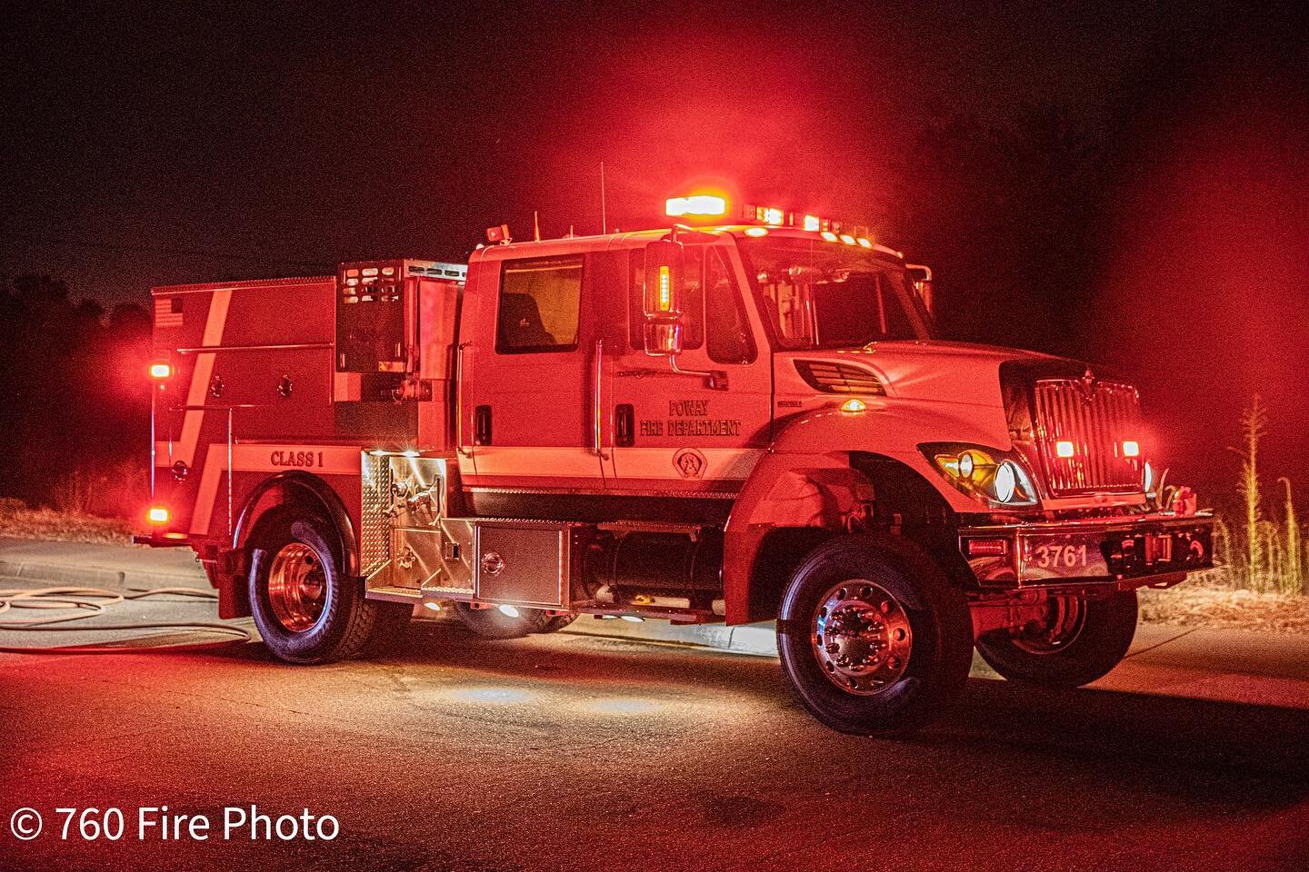 @poway_firefighters Brush 3761 and Battalion 3703 on scene of a small roadside vegetation fire last night 8-12-2020
.
.
#fire #firephoto #760firephoto #firefighting #2020fireseason