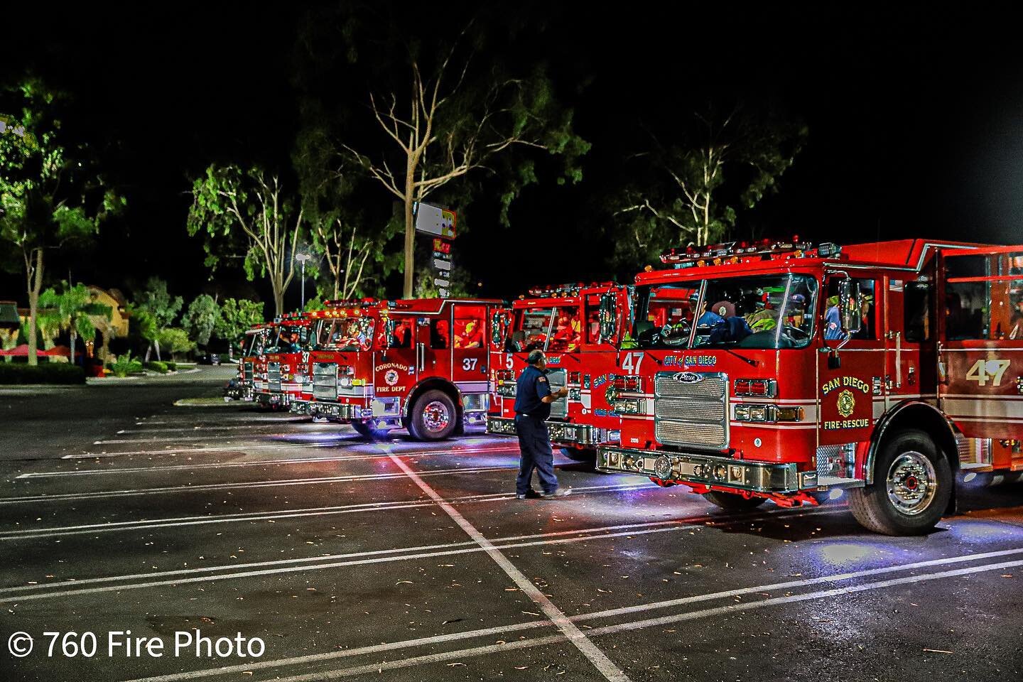 Strike Team XSD-6430A preparing to deploy to the #lakefire as an immediate need Type 1 strike team.
.
.
XSD-6430A is made up of:
@sandiegocityfirefighters E5, E47, U85
@chulavistafirefighters E57
@coronadofirefighters_l1475 E37
@miramarfire E162
.
.
