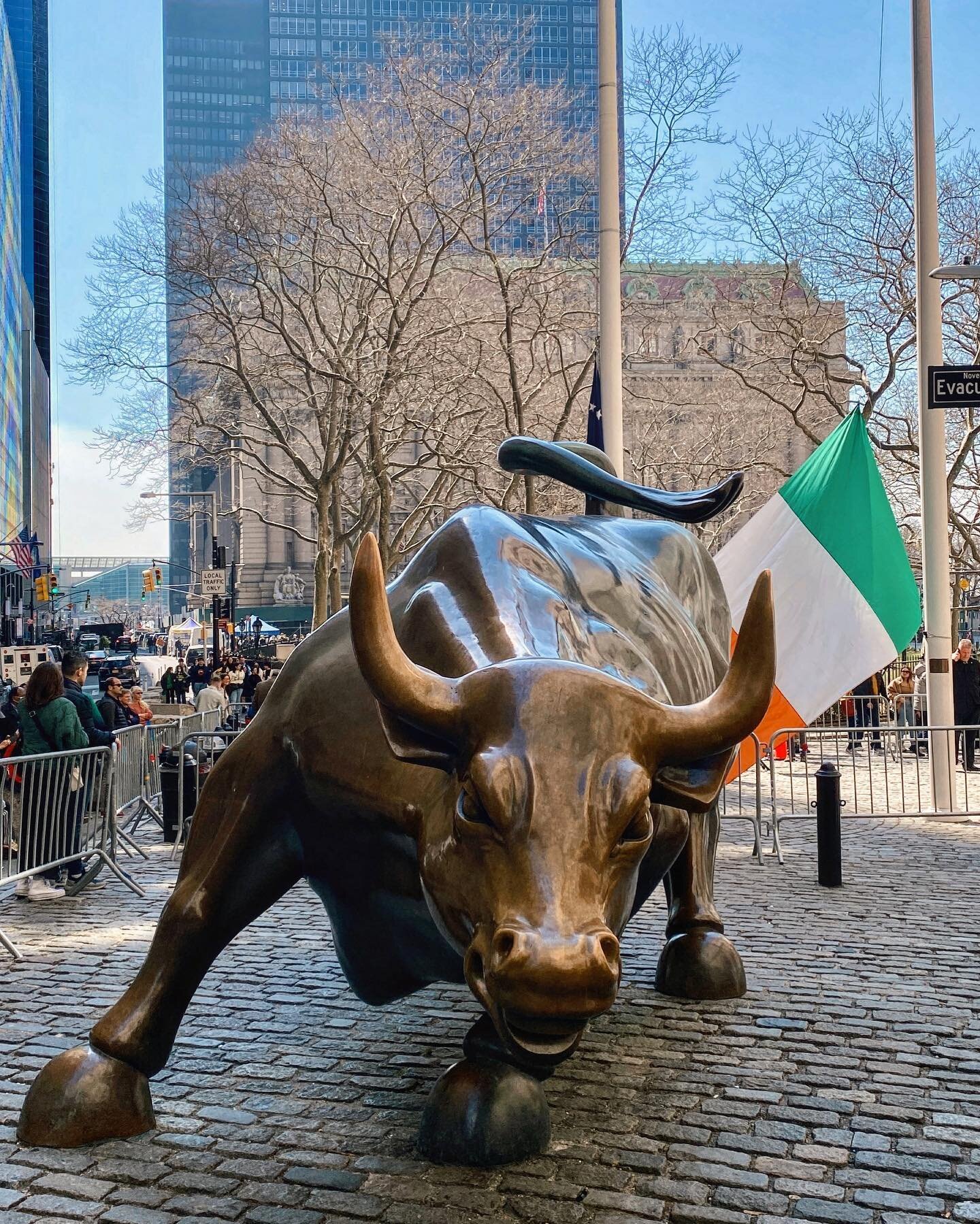 Happy St. Patrick&rsquo;s Day! ☘️

I loved watching New York City prepare for the big day&hellip; it finally feels like things are getting back to &ldquo;normal&rdquo; and it&rsquo;s such a beautiful sight to see. Swipe for a few cell phone pics! ➡️
