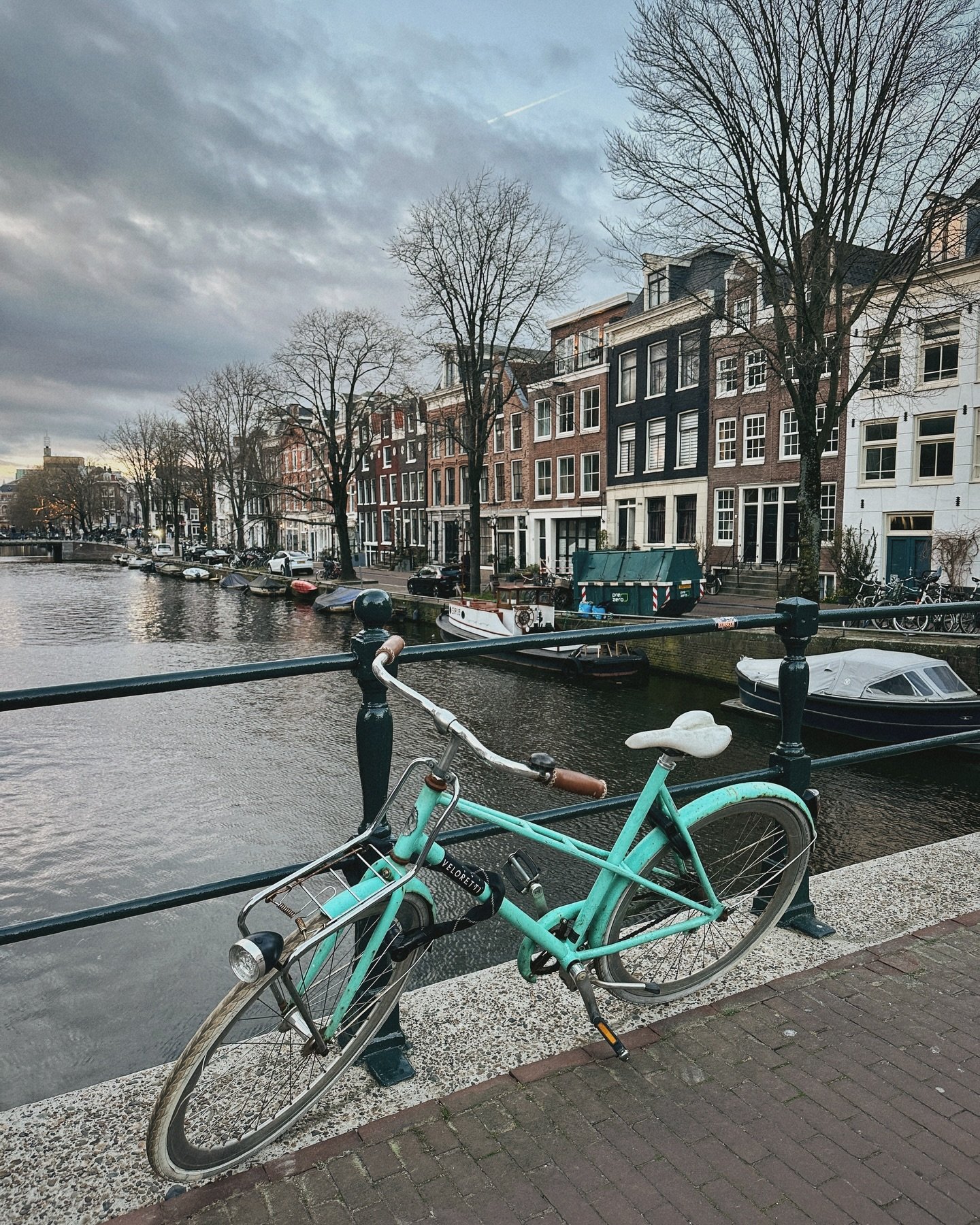 Things I loved about Amsterdam (plus tips you&rsquo;ll want to SAVE)!! 

What I loved most about Amsterdam? The unexpected calm in the chaos.

Yes, it&rsquo;s full of bikes and beautiful canals, but what truly stuck with me was how effortlessly cool 