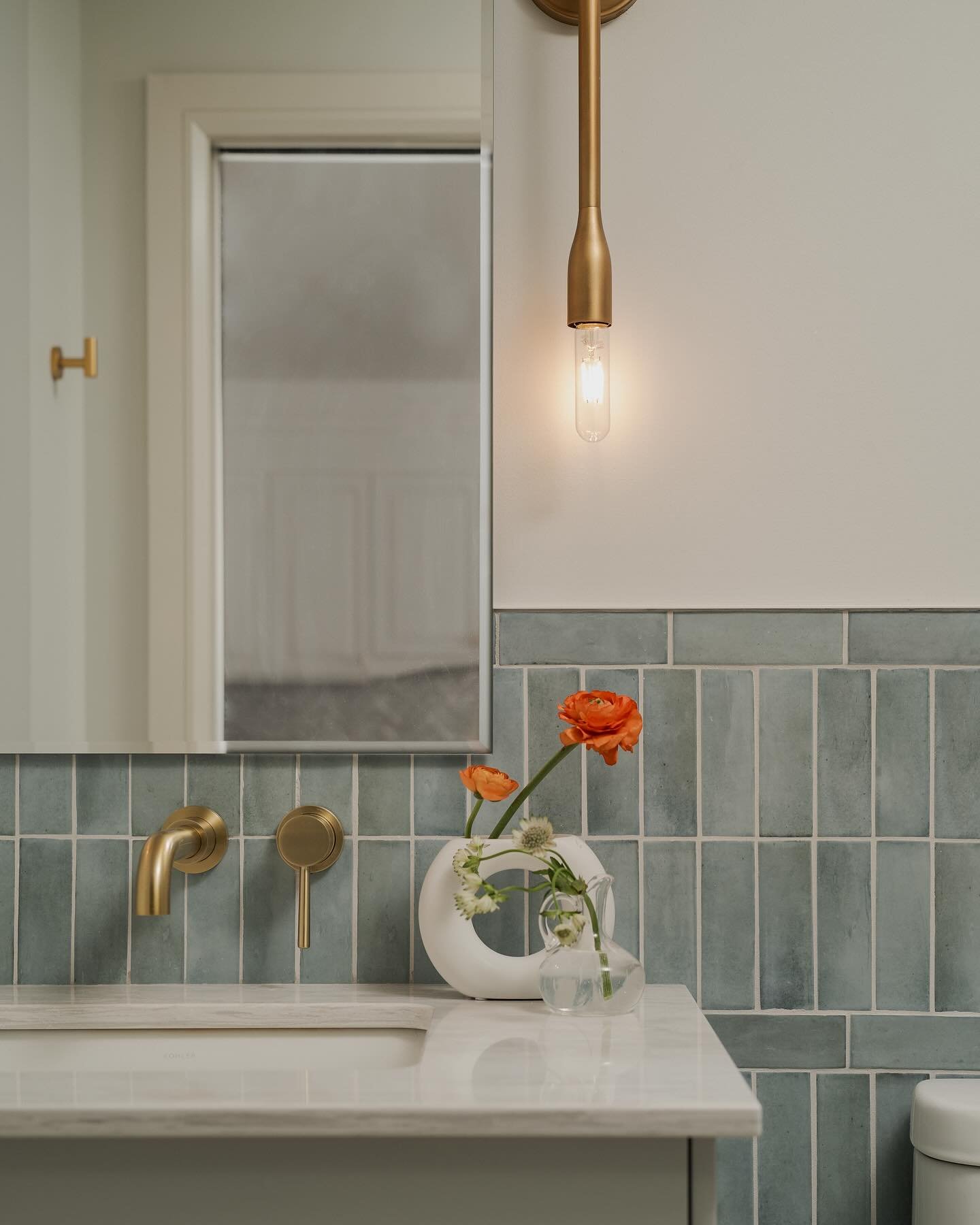 Another lovely before ➡️ after. 

The real trick to making a small space feel larger, is by connecting all of your elements. Having lots of individual objects feels cluttered. 

In this small bathroom, our statement tile extends from floor to ceiling