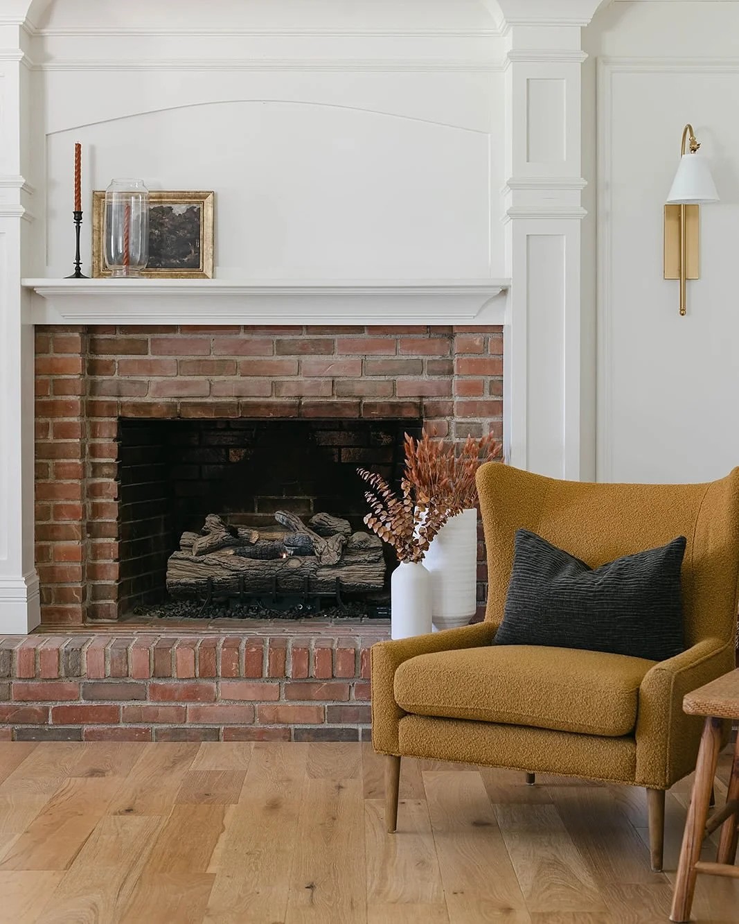 🏆 And the best supporting actor goes to&hellip; custom millwork. 

Yes, all of these beautiful details are here to support the main event, your home 🤍 and I&rsquo;m here to admit that I&rsquo;m obsessed with millwork, moldings, doorways and stairs.