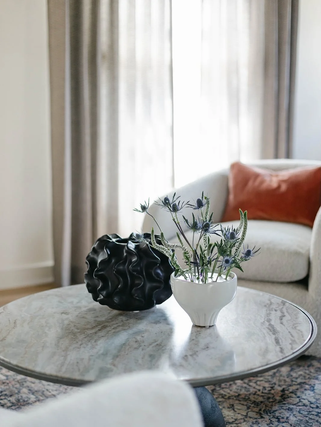 Spring has finally arrived in Montreal and these pics are a reminder to go outside and cut some flowers, branches, sticks &amp; twigs - whatever you can find and start being those outdoors inside 🌱🌷

All photography by @ramseybakerphotos_interiors 