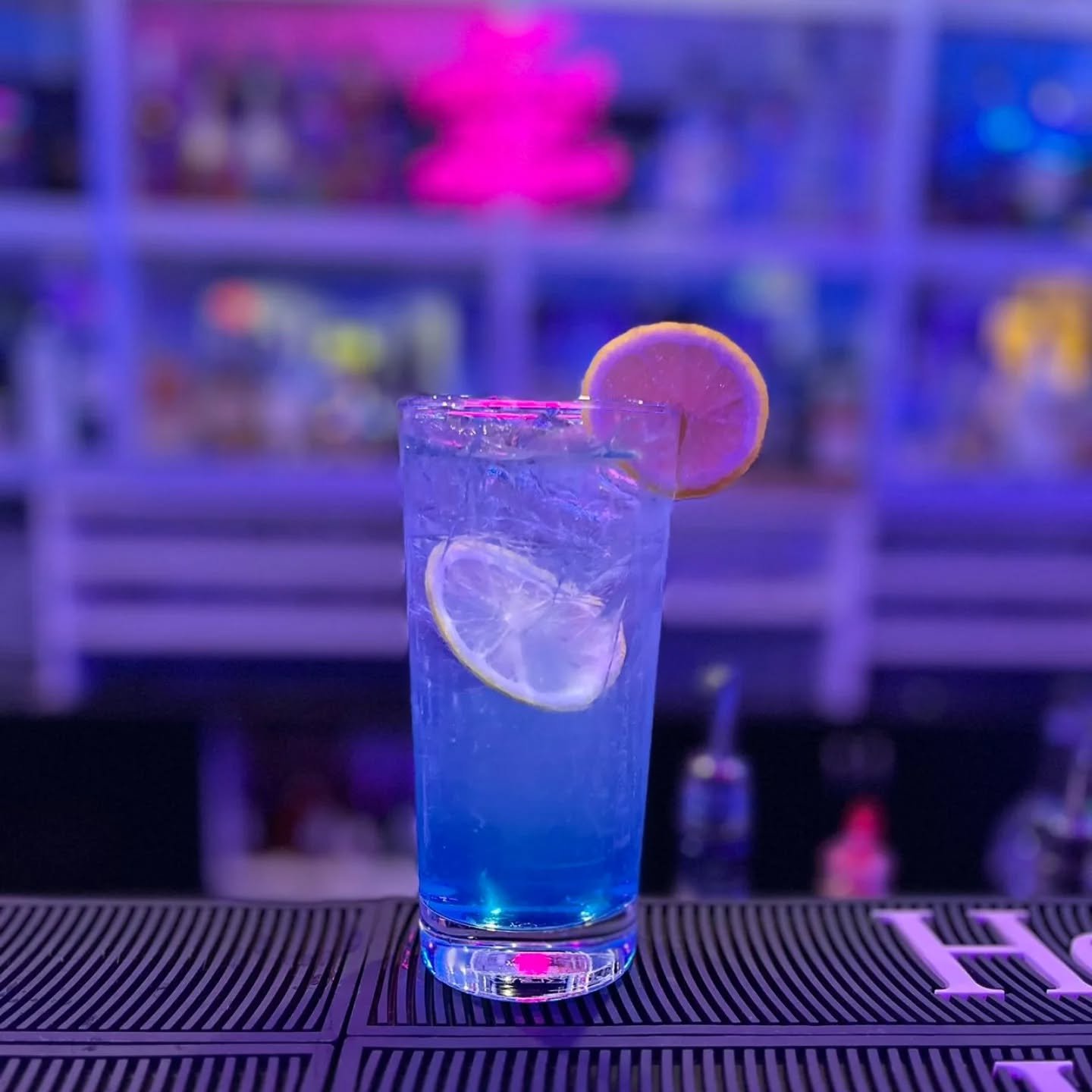 Meet Sweet Japan 💙🍸

Blue, bubbly, and easy to fall for.

Lychee sweetness, a splash of citrus, topped with soda for that extra fizz ✨

Light, refreshing, and seriously photogenic 📸✨
Pretty enough to post. Smooth enough to order again.

🍸 Cocktai