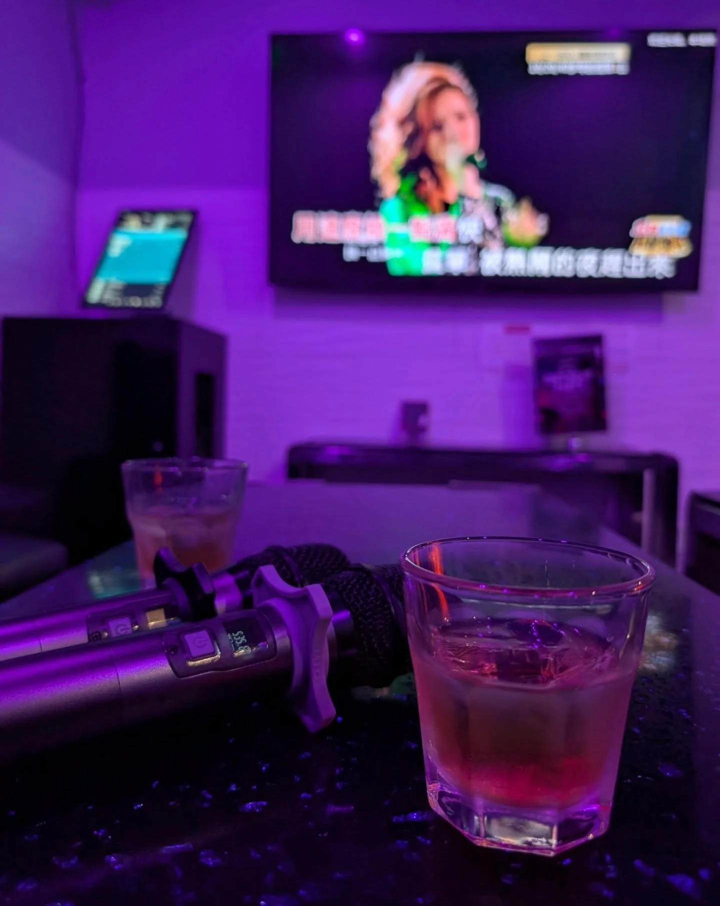 💘🎤 LONG WEEKEND = MORE REASONS TO SING 🎤💘

Weekend vibes. Valentine's Day. Family Day Monday.
And yes&hellip; we&rsquo;re OPEN ALL WEEKEND + MONDAY 😉

💑 Date night with duets
👯&zwj;♀️ Friends night with throwback bangers
👨&zwj;👩&zwj;👧 Famil