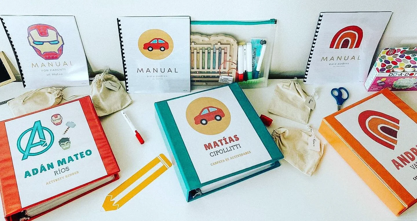 C A R P E T A S. 
E D U C A T I V A S. 
P E R S O N A L I Z A D A S. Por ah&iacute; van de camino varias!! 🚚✈️
Aqu&iacute; hay algunos ejemplos de las carpetas que hemos preparado! Ha sido toda una aventura y reto. Pero salen s&uacute;per chulas 😍 