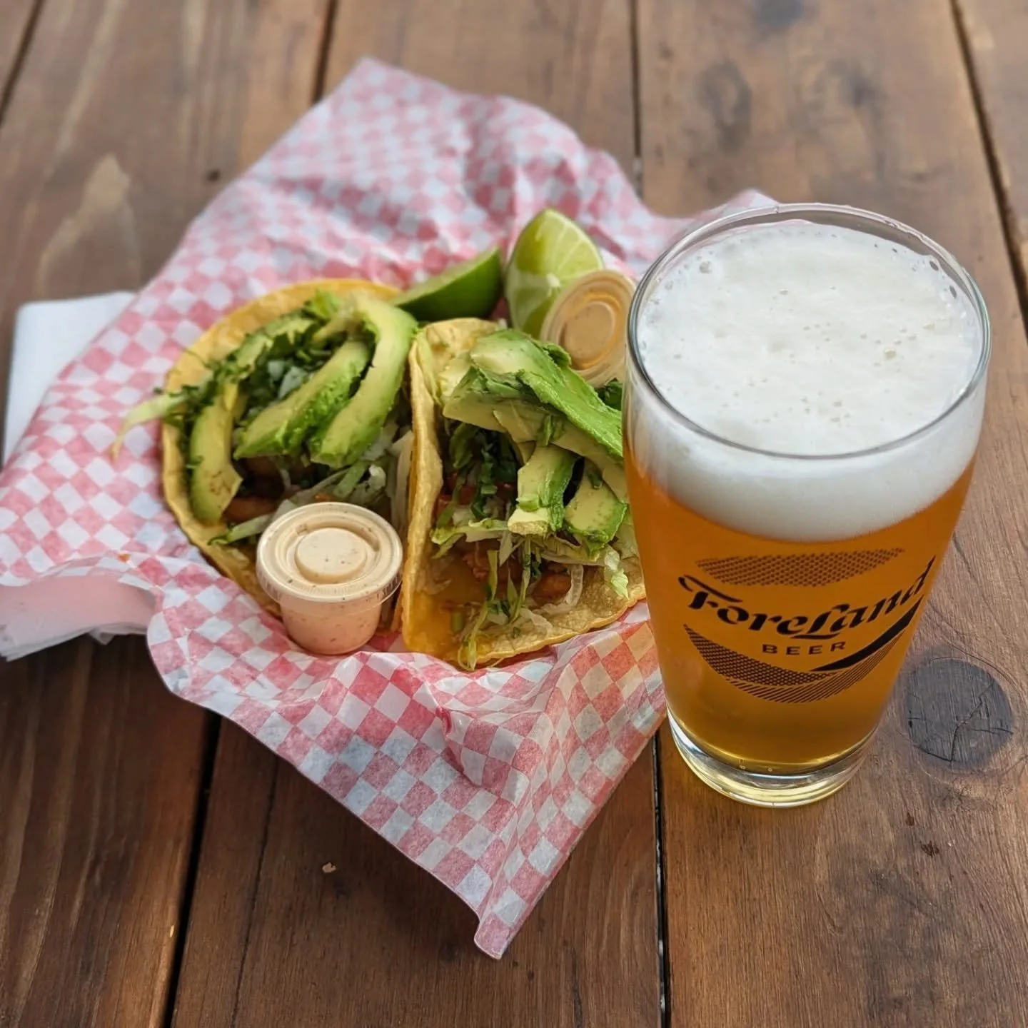 Two new beers on tap for the weekend to meet whatever mood you're in. 
- Haast NZ IPA - DDH West Coast IPA with Nelson Sauvin, Riwaka, and Simcoe. 6.4% - We recommend pairing it with fish tacos from @tacosymariscoselcebollo 
- Wooden Castle - Engli