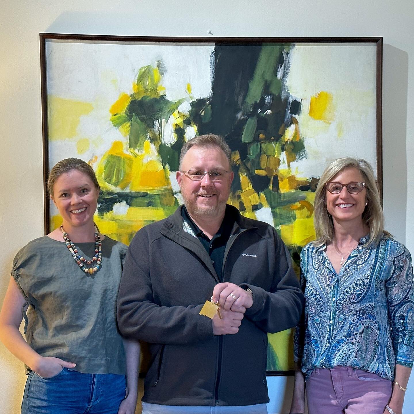 Real estate is often a more collaborative industry than people realize. In this case, it was a true team effort! 

I worked with @remaxkristy and her client, Joe (pictured center), on the purchase of his new home on the north side of Santa Fe. 

Paig