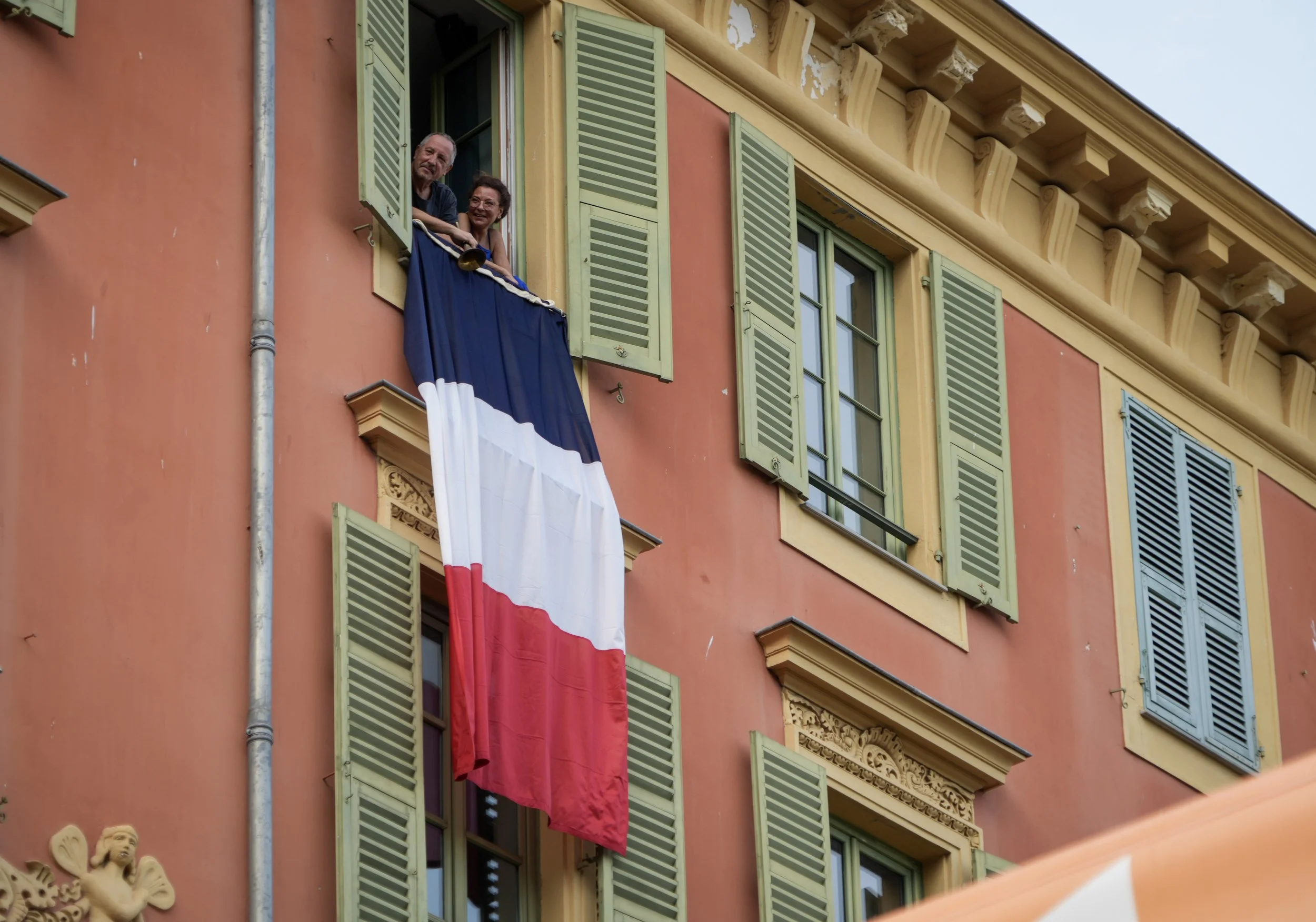 Nice TT_Locals with a flag.jpg