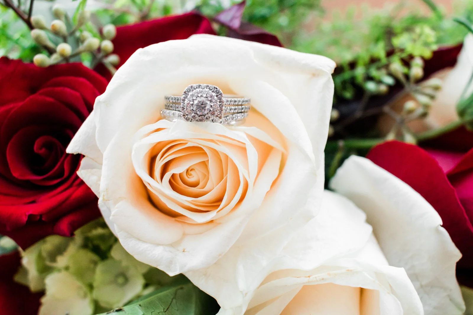 wedding-rings-in-bridal-bouquet-vermont.jpg
