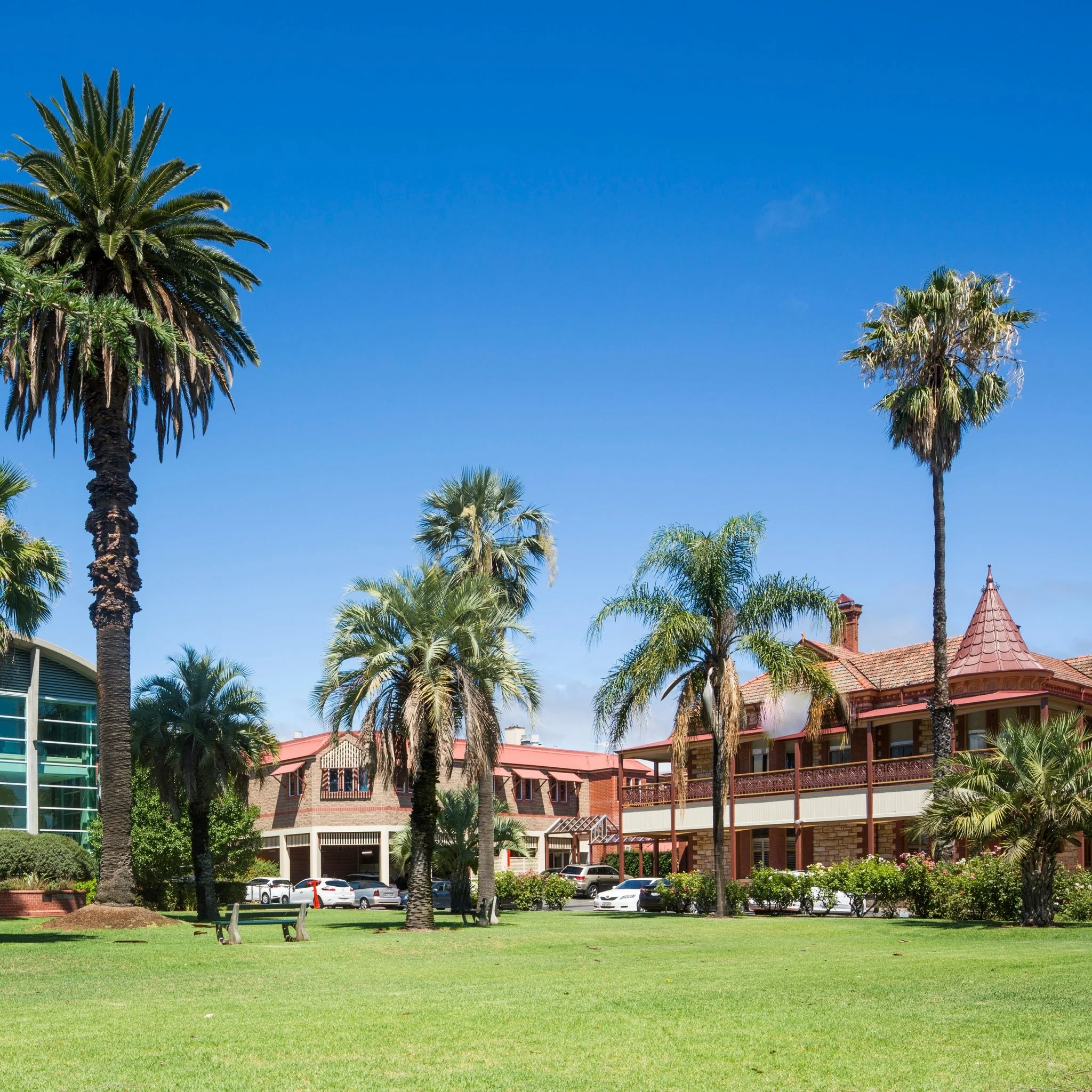 close accommodation to burnside hospital