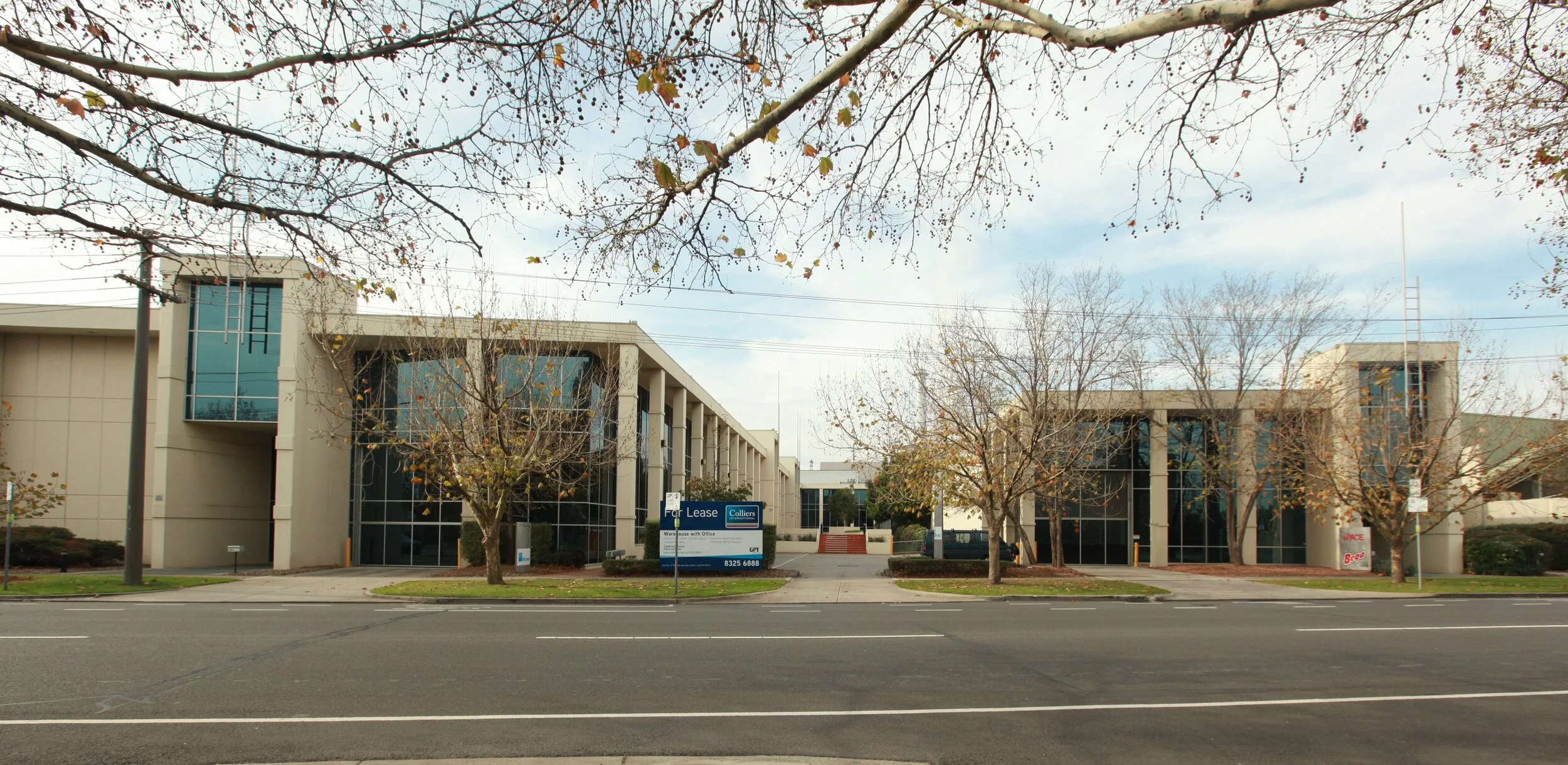 CITIPORT, PORT MELBOURNE, INDUSTRIAL AND COMMERCIAL 11 WAREHOUSES IN EXCESS OF 19,200 SQ. METRES/5 LEVELS OF OFFICES IN EXCESS OF 7,000 SQ. METRES BASEMENT CAR PARK WITH MORE THAN 580 CAR SPACES