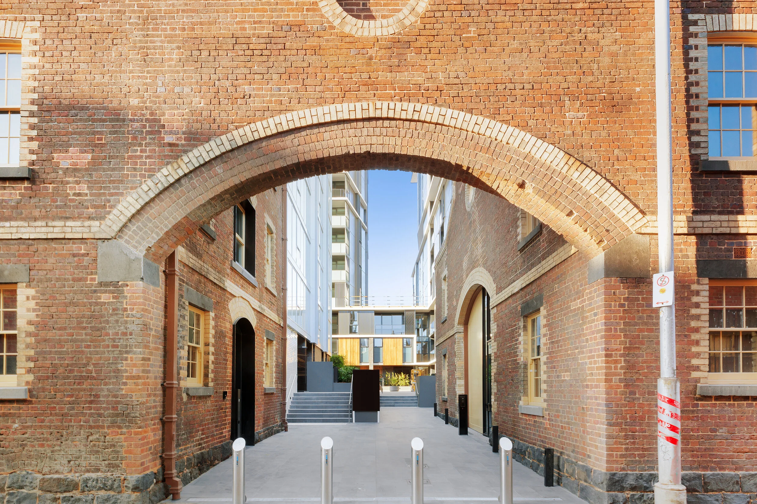 YORKSHIRE APARTMENTS, COLLINGWOOD 355 APARTMENTS/2 LEVELS OF BASEMENT CAR PARK COST: $ 95 M