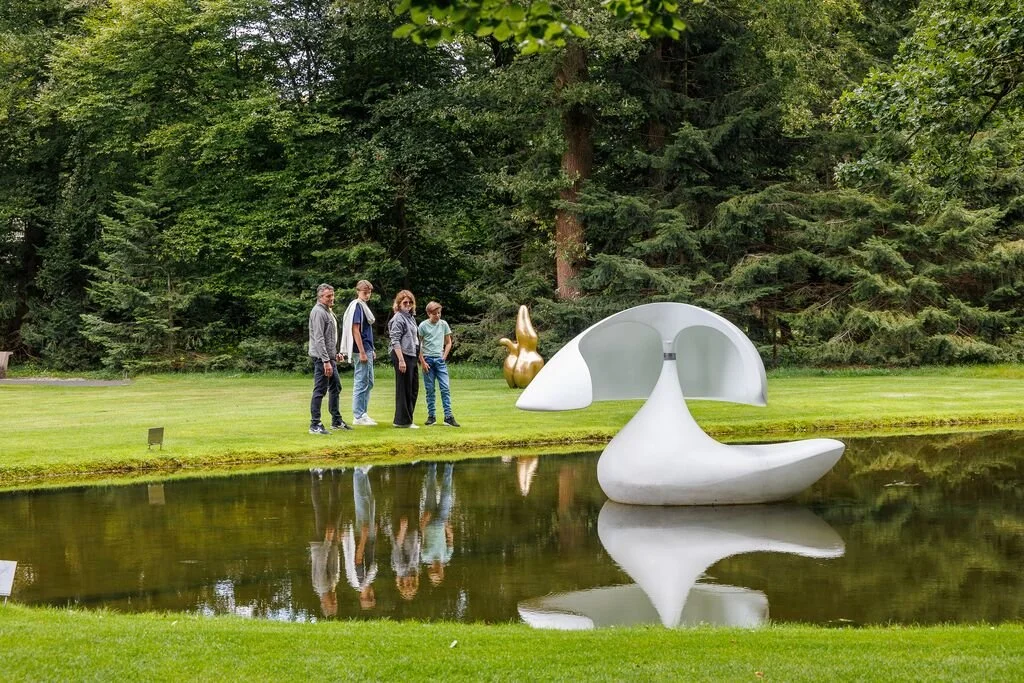 Medium-KM 115.762  Marta Pan, Sculpture flottante, Otterlo, 1960-1961, photo_ Casper Korver.jpg