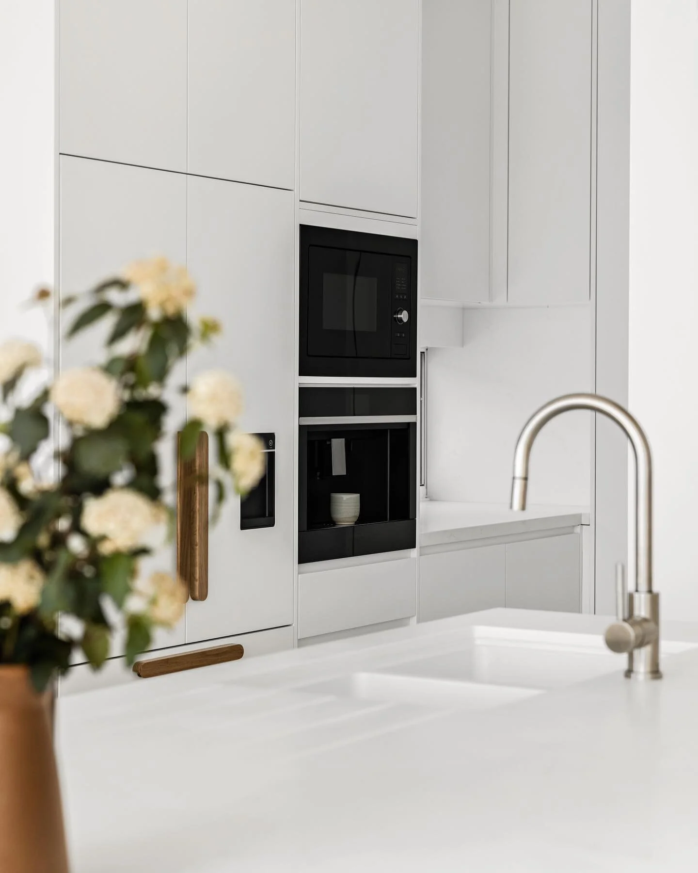 Woonona duplex by @hs.building 

Kitchen // The heart of the home ✨

Joinery: @miikitchen 
Stone: @macarthurmarble 
Photography: @the.palm.co