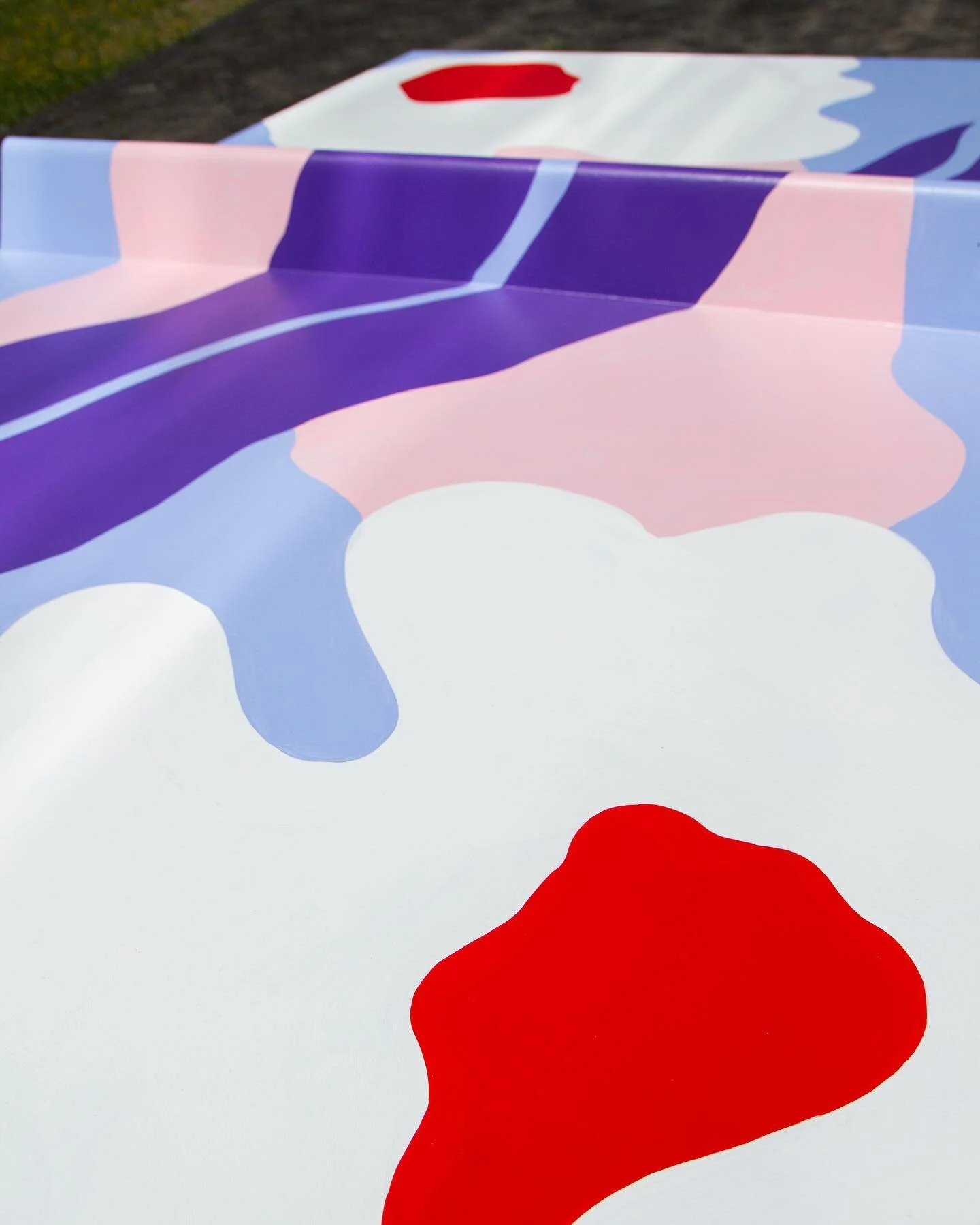 We also painted the tennistable at @duwo.nl in Amsterdam Science park! So nice to paint these objects you can take a closer look at, and also use! 

Also, we got the paint #donated by @FlexaNL!
