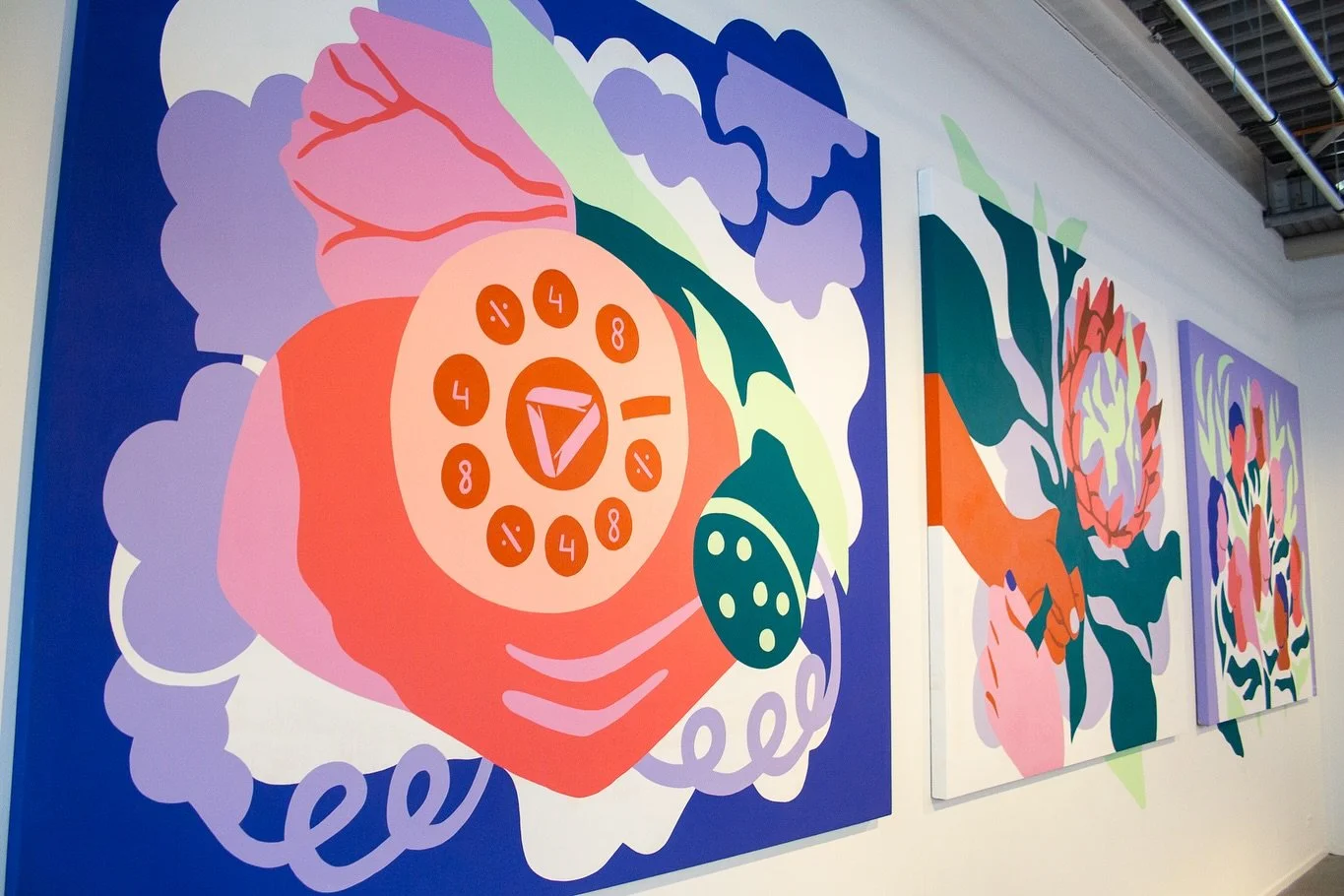 We made these canvasses for @voysnl to illustrate the principles of their business. And the canvasses continue a bit on the wall too!
Can you find the principles?

It was so nice to not eat a sandwich with peanutbutter on the sidewalk but to be warm 