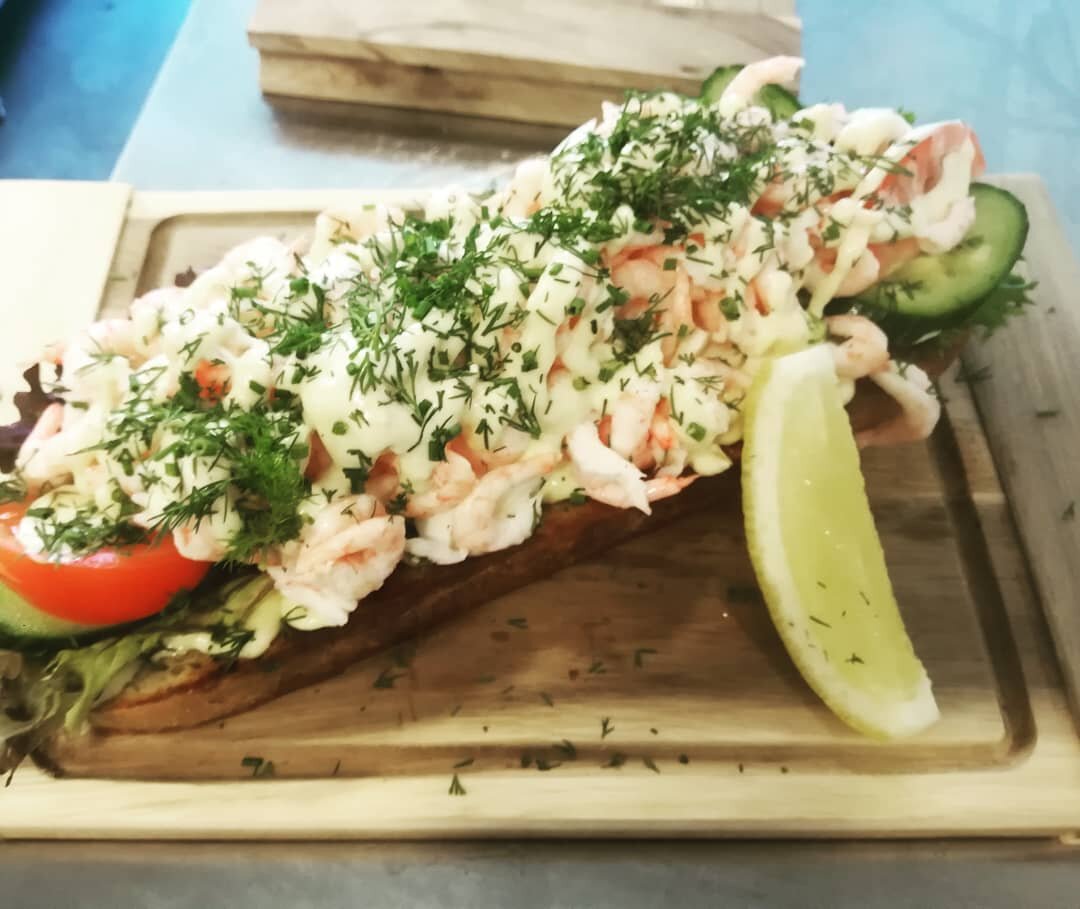 Do you know what is fantastic? Shrimp sandwiche🦐🦐👍#shrimpsandwich #summerfood #Roldalterrassen #foodwithview #comeenjoy #visitus #r&oslash;ldal #