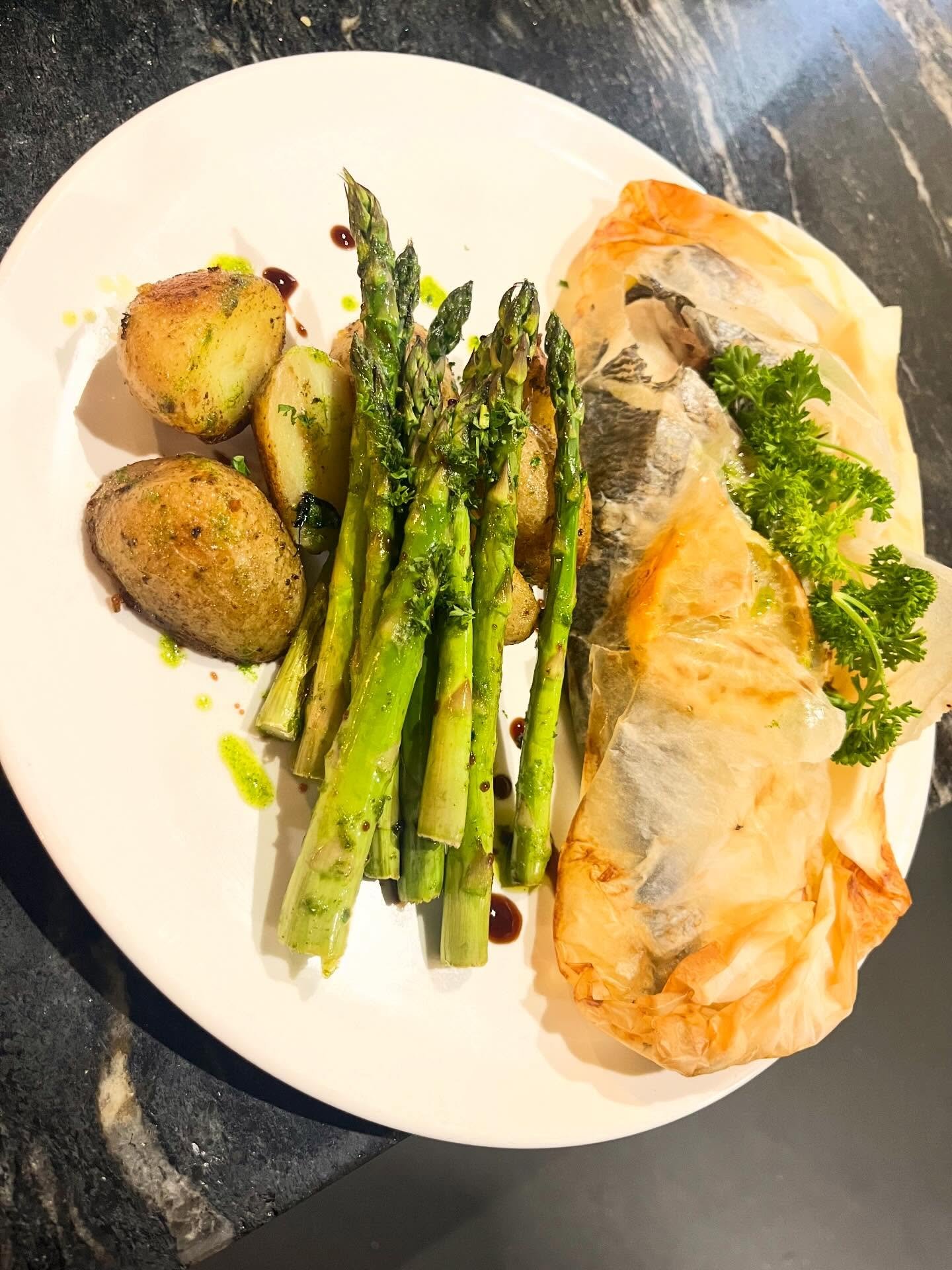 Whole fresh Sea Bream baked en papilotte with butter, lemon, white wine &amp; fresh herbs. Served with buttered New potatoes &amp; grilled asparagus&hellip; on the specials from today &amp; proving super popular! 🐟