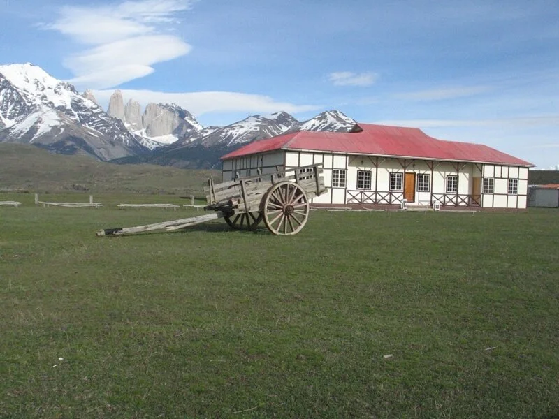 Regugio Laguna Amargo 2.jpg