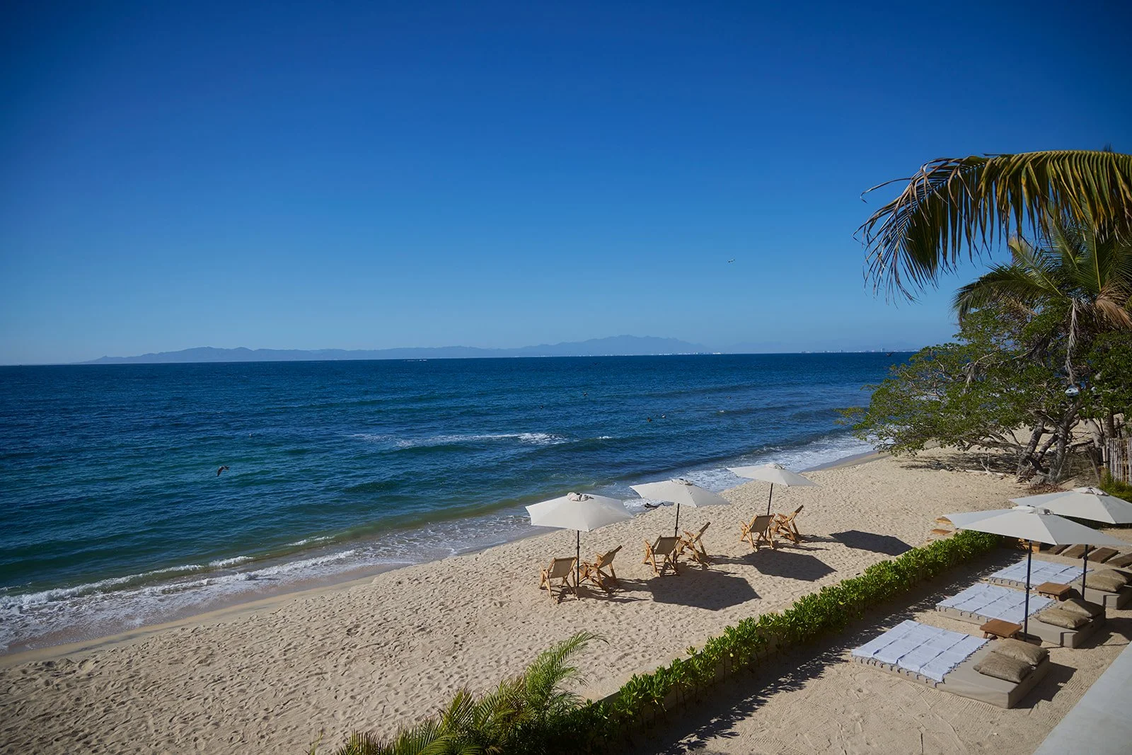 MIXTO - Beach lounge chairs.jpg