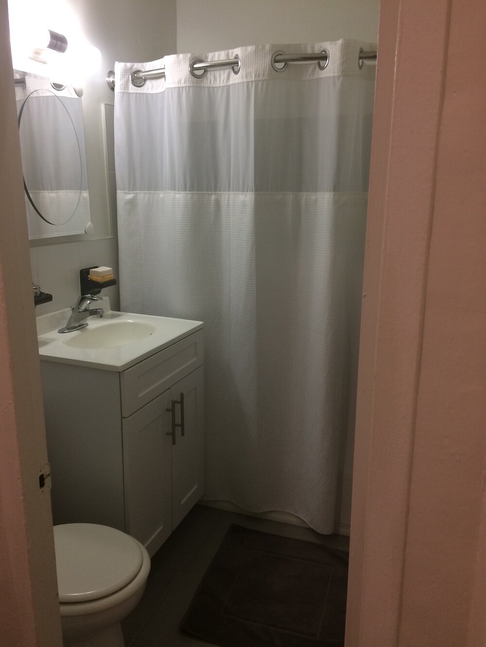 Bathroom 01.JPG
