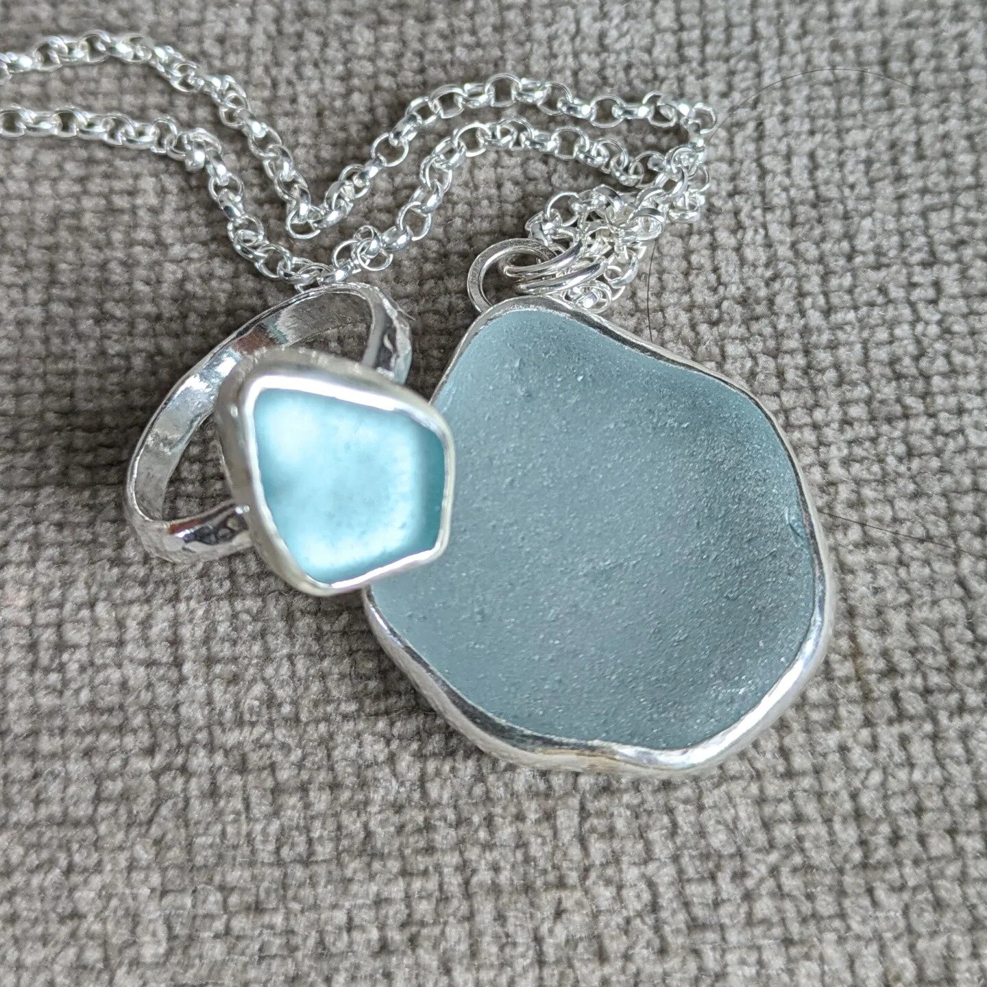 This duo of blue @seaglass was a commission for a lovely customer. What stunning beach finds. The pendant was a really big chunky bit of Seaglass. Both such lovely colours, I wasn't envious of the finds at all 😜

#beachfinds #beachcombing #seaglassj