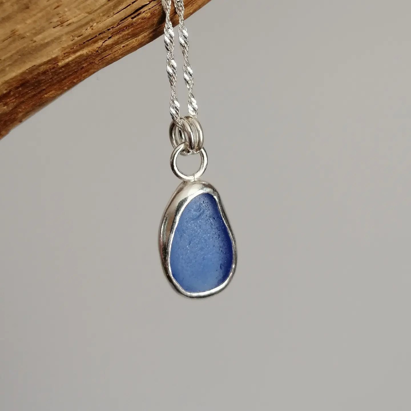 Just simply gorgeous blue Seaglass necklace. Recycling at its best 🤩🌊
Just added to the website. These colours don't hang around long as they're so difficult to find locally, anyone that's gone Seaglass hunting knows how elusive they are! 

#seagla